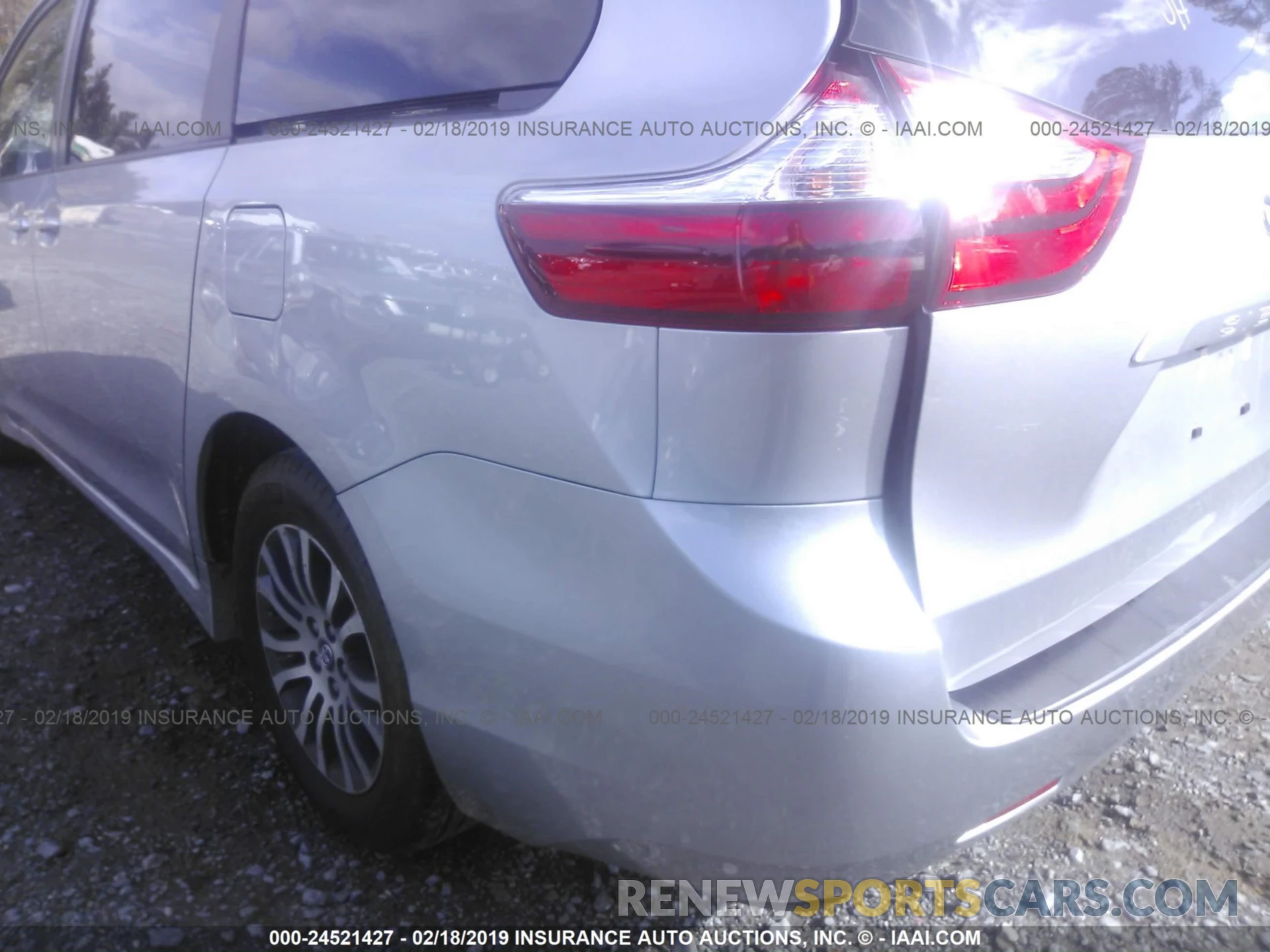 6 Photograph of a damaged car 5TDYZ3DC5KS986480 TOYOTA SIENNA 2019