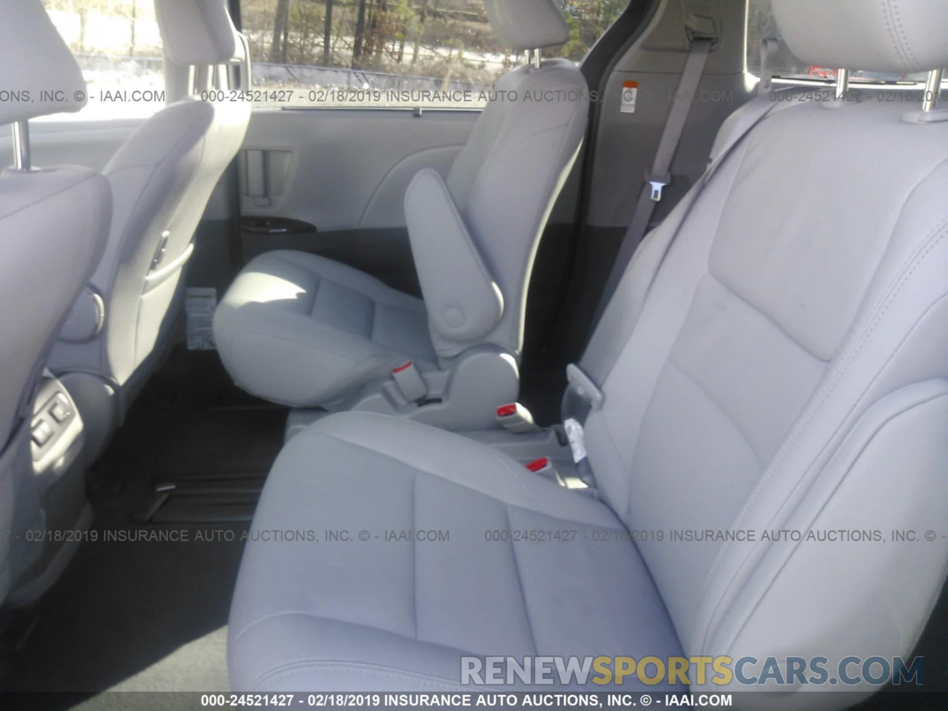 8 Фотография поврежденного автомобиля 5TDYZ3DC5KS986480 TOYOTA SIENNA 2019