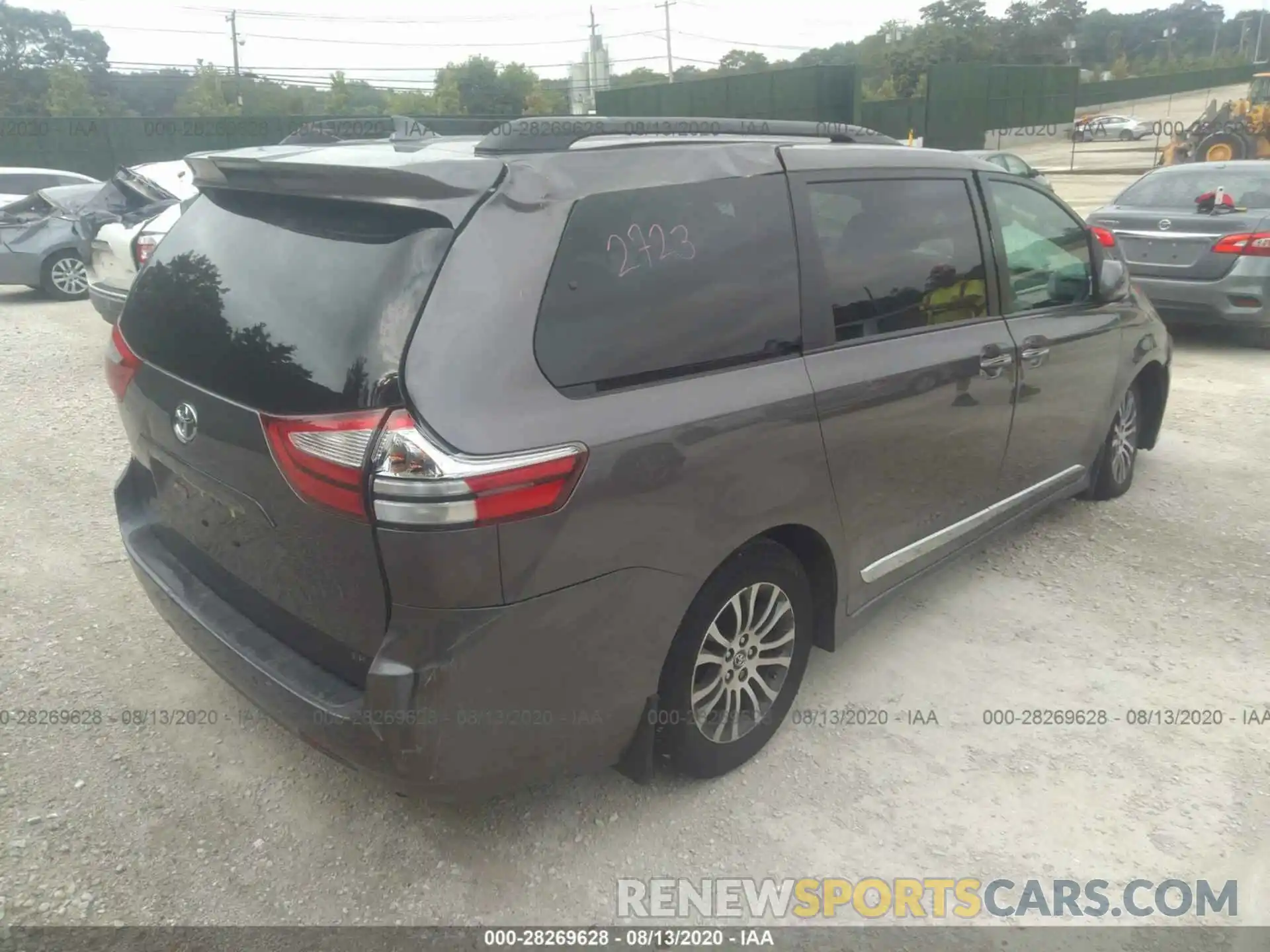 4 Photograph of a damaged car 5TDYZ3DC5KS987497 TOYOTA SIENNA 2019