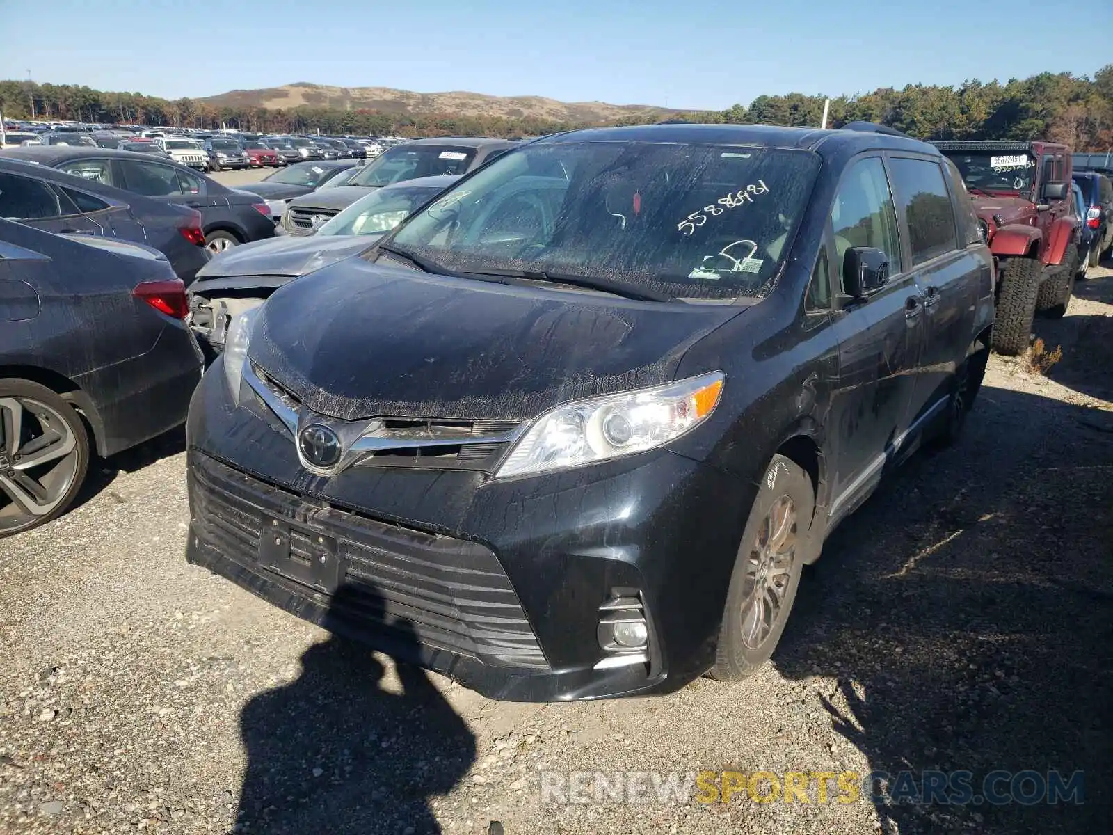 2 Photograph of a damaged car 5TDYZ3DC5KS988990 TOYOTA SIENNA 2019