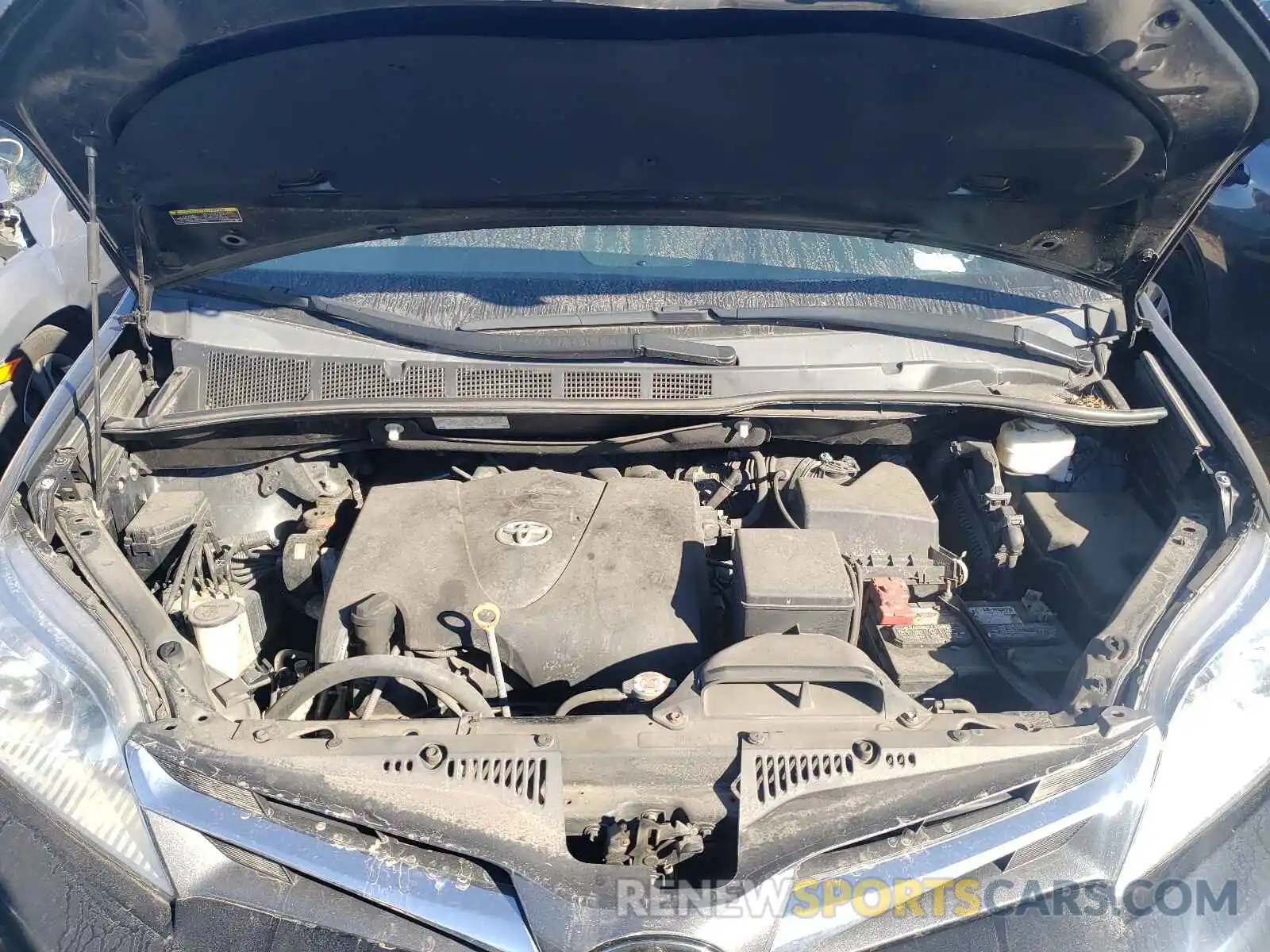 7 Photograph of a damaged car 5TDYZ3DC5KS988990 TOYOTA SIENNA 2019