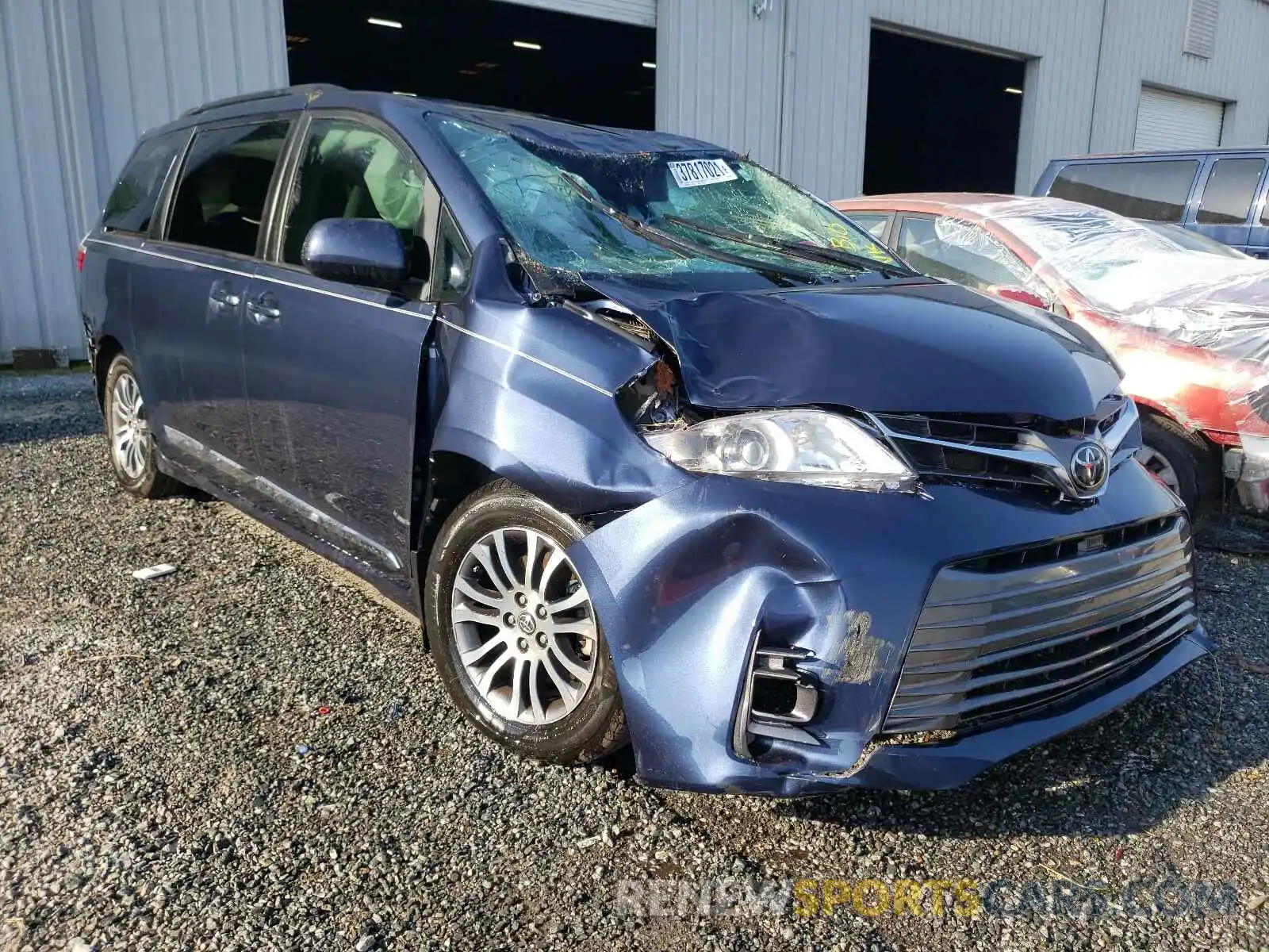 1 Фотография поврежденного автомобиля 5TDYZ3DC5KS989525 TOYOTA SIENNA 2019