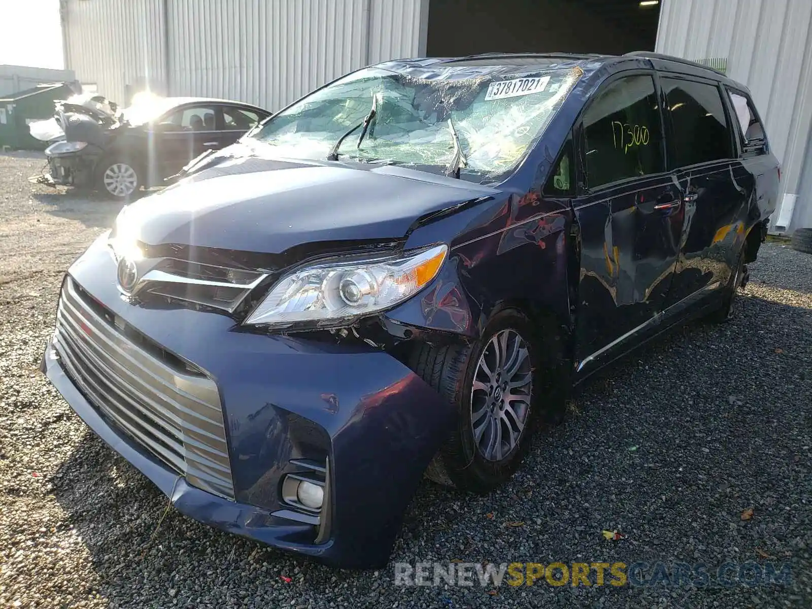 2 Photograph of a damaged car 5TDYZ3DC5KS989525 TOYOTA SIENNA 2019