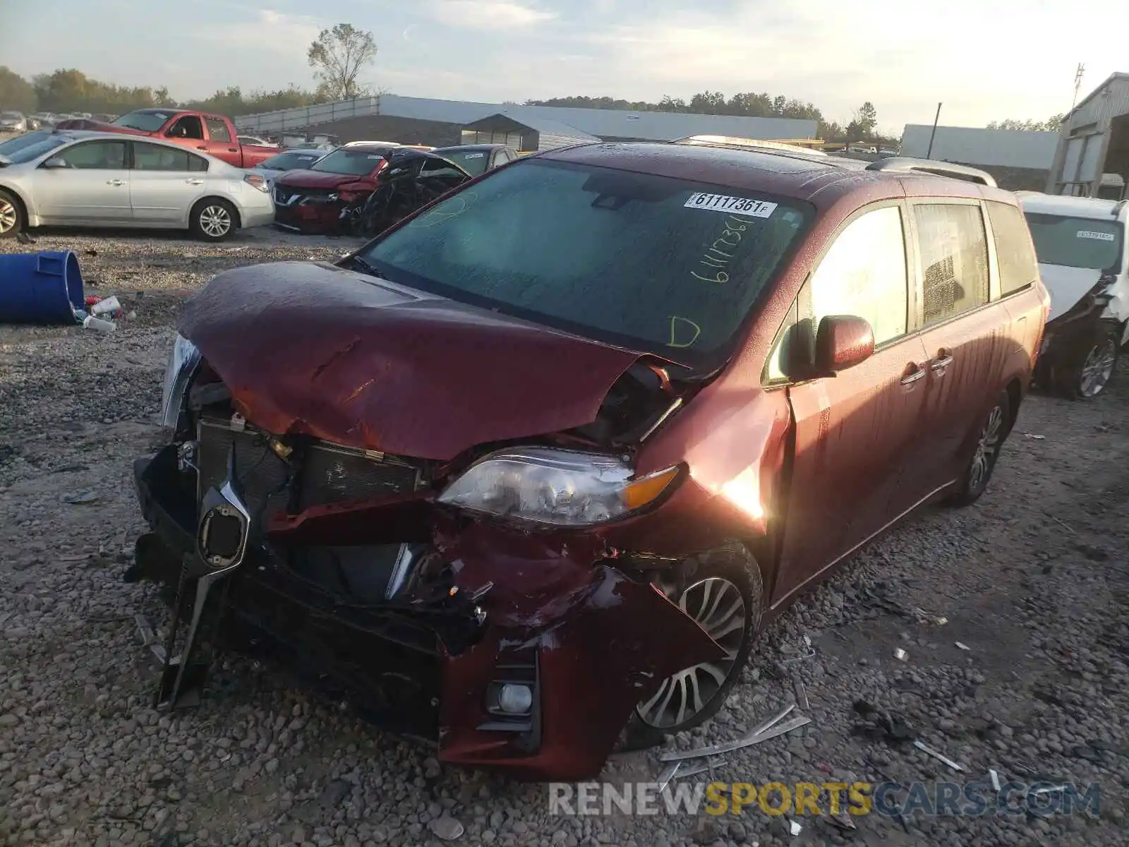 2 Photograph of a damaged car 5TDYZ3DC5KS990335 TOYOTA SIENNA 2019