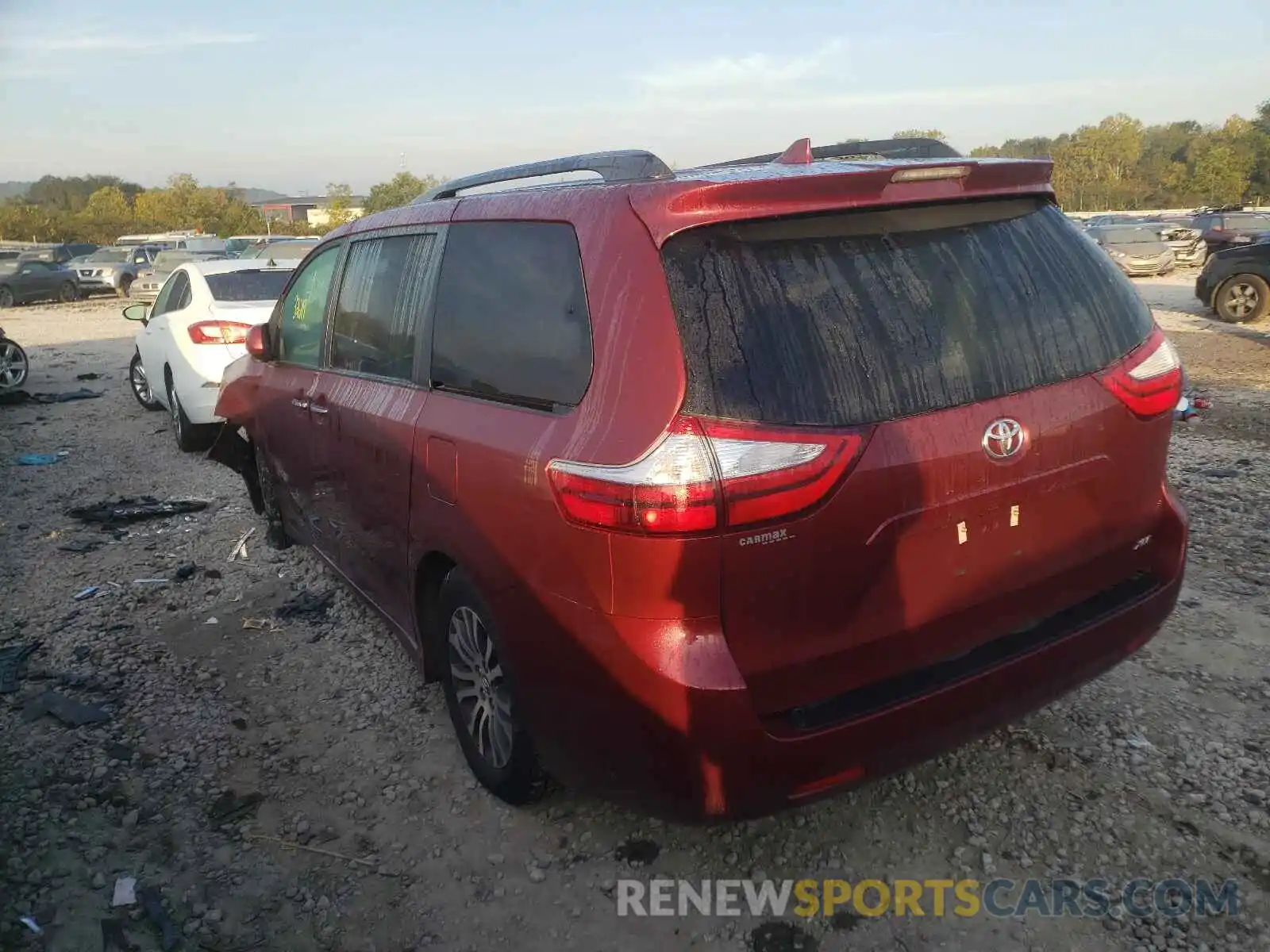 3 Photograph of a damaged car 5TDYZ3DC5KS990335 TOYOTA SIENNA 2019