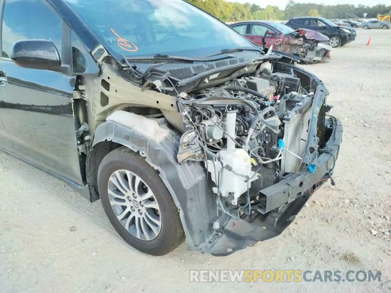 9 Photograph of a damaged car 5TDYZ3DC5KS991663 TOYOTA SIENNA 2019