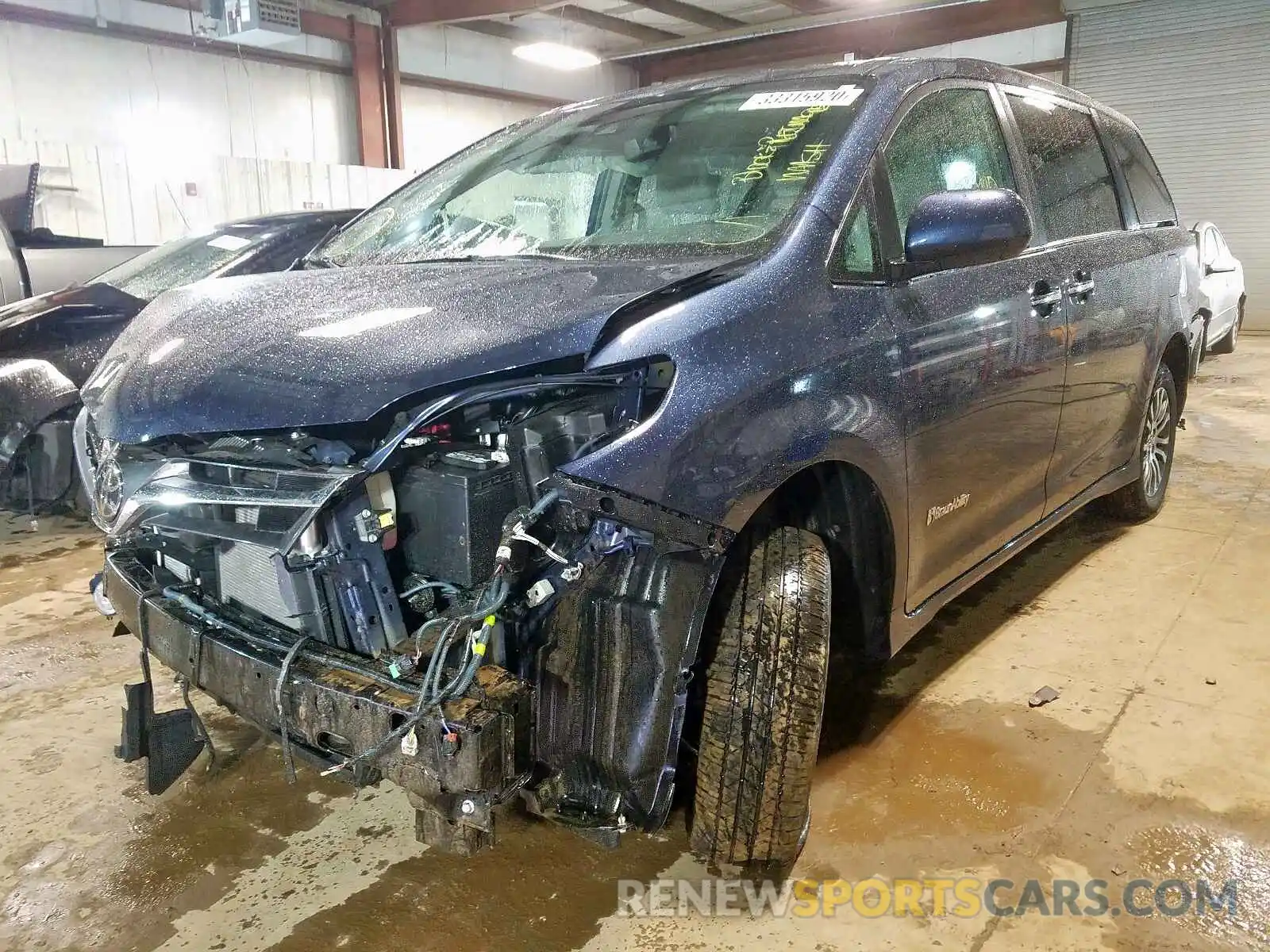 2 Photograph of a damaged car 5TDYZ3DC5KS994238 TOYOTA SIENNA 2019