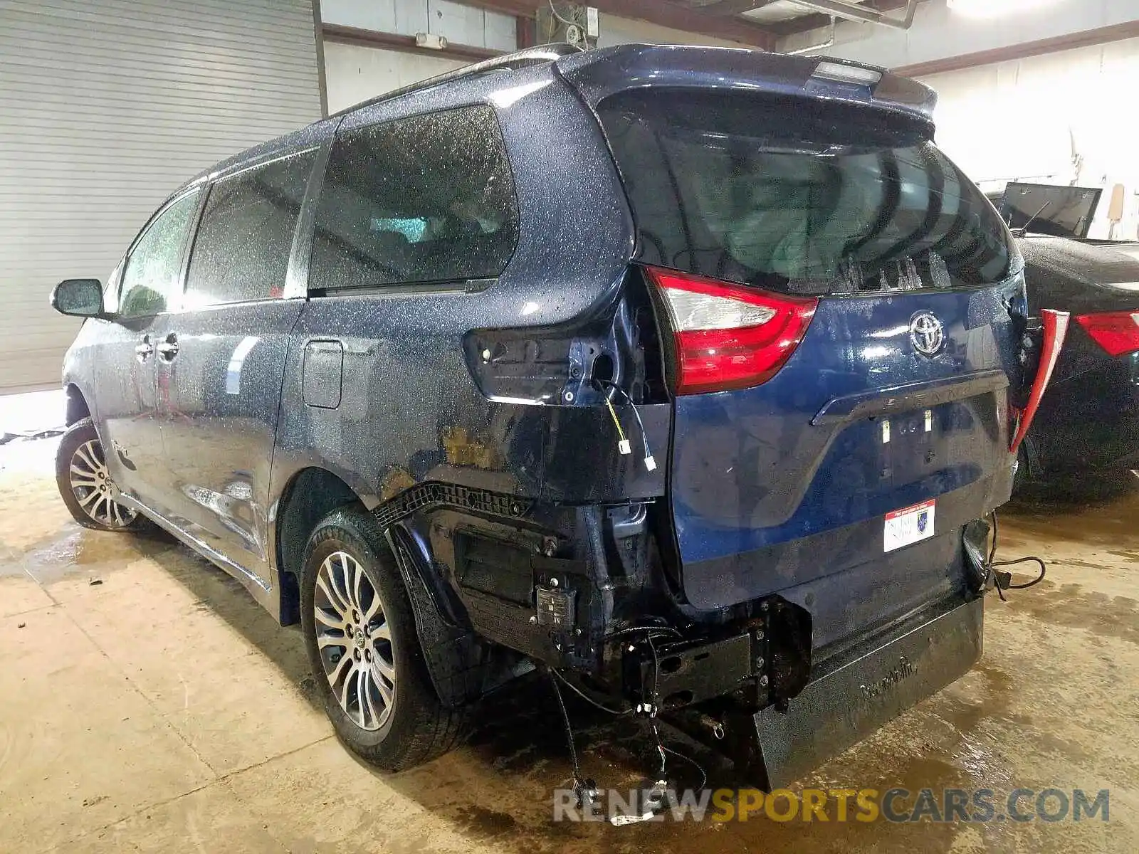 3 Photograph of a damaged car 5TDYZ3DC5KS994238 TOYOTA SIENNA 2019