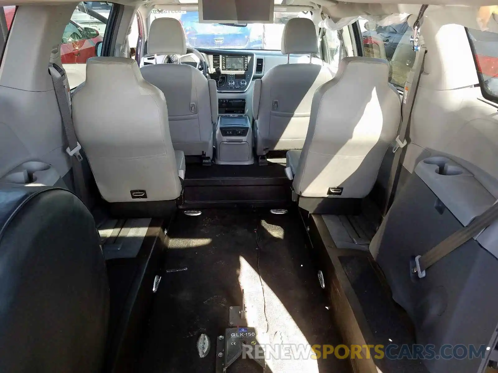 9 Фотография поврежденного автомобиля 5TDYZ3DC5KS994238 TOYOTA SIENNA 2019