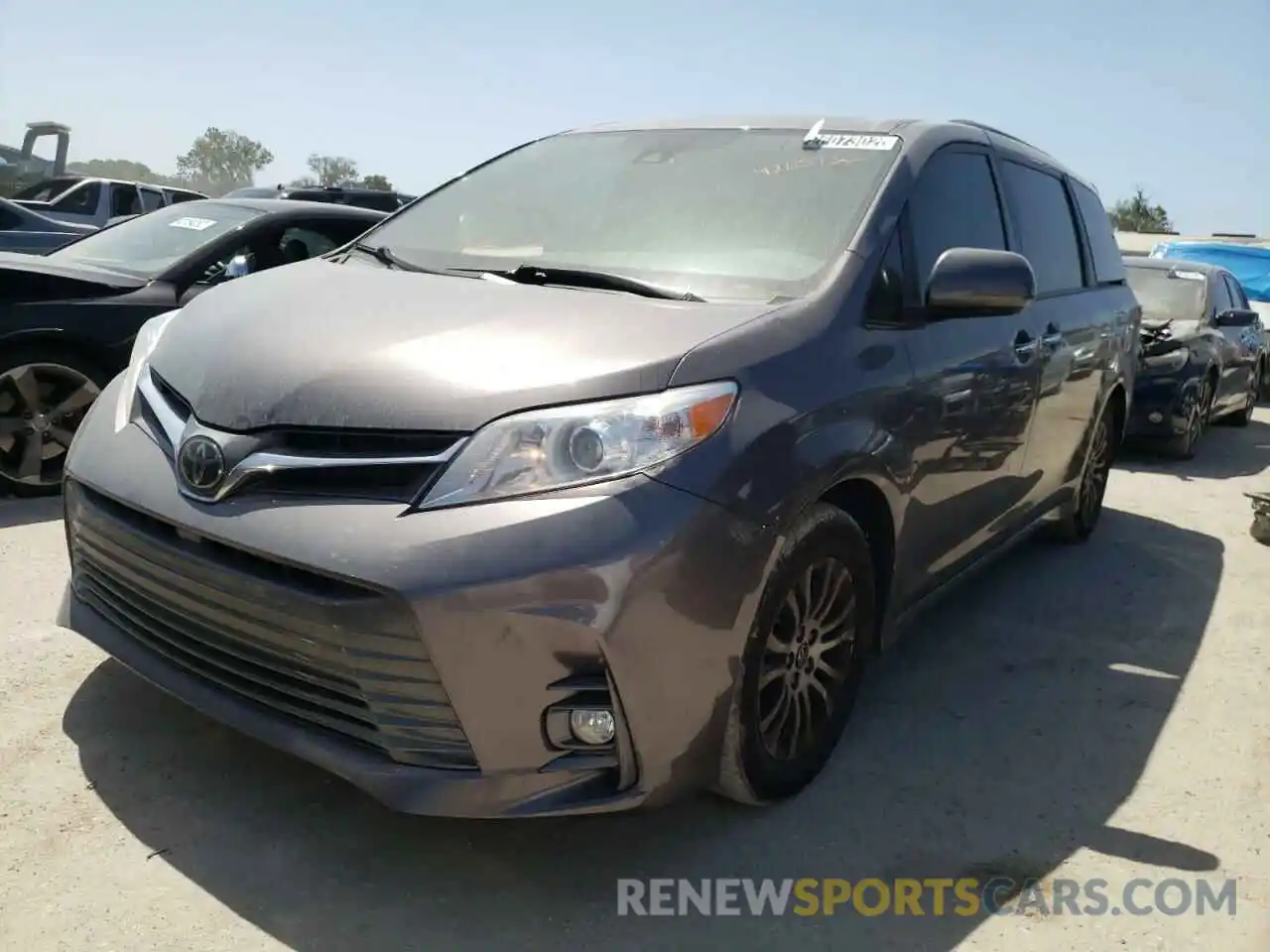 2 Photograph of a damaged car 5TDYZ3DC5KS994515 TOYOTA SIENNA 2019