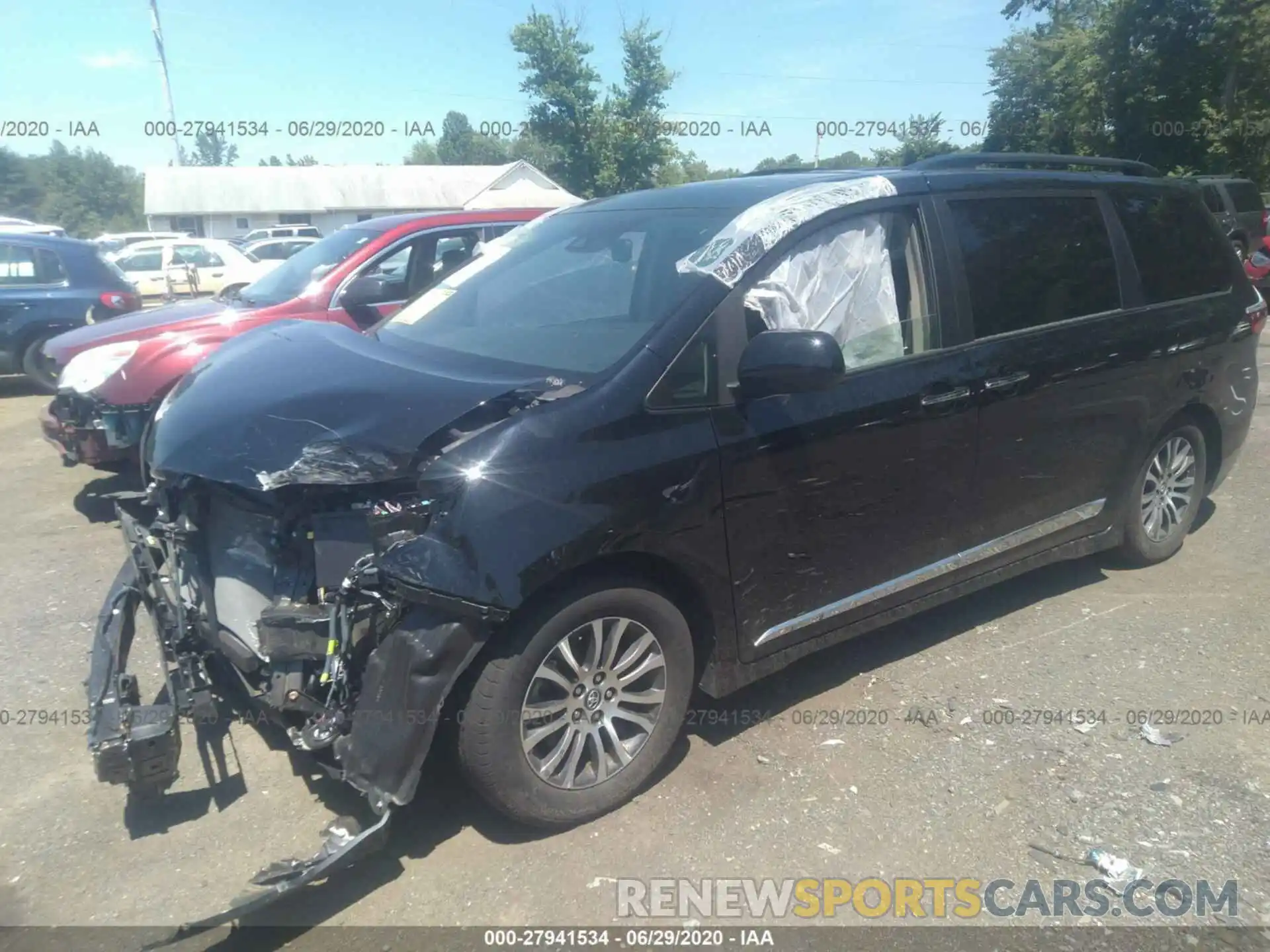 2 Photograph of a damaged car 5TDYZ3DC5KS997270 TOYOTA SIENNA 2019