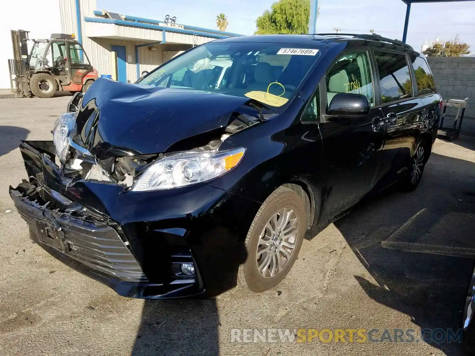 2 Photograph of a damaged car 5TDYZ3DC5KS997883 TOYOTA SIENNA 2019