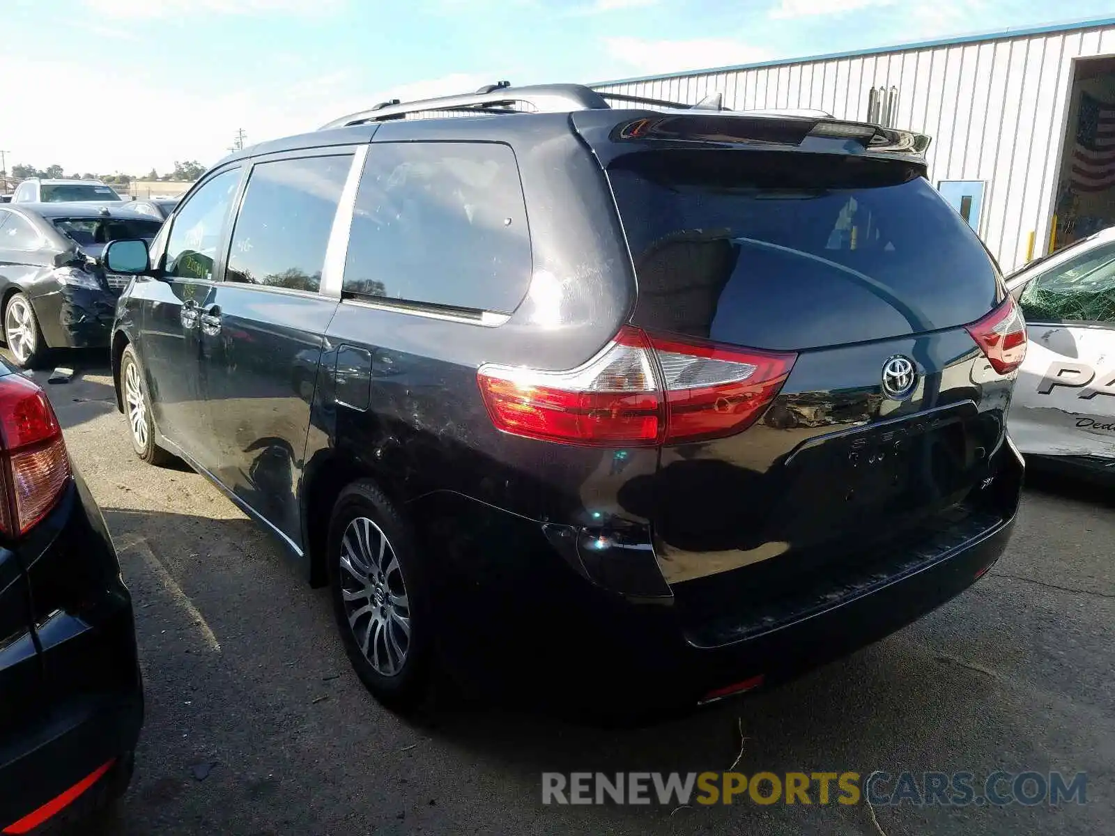 3 Photograph of a damaged car 5TDYZ3DC5KS997883 TOYOTA SIENNA 2019