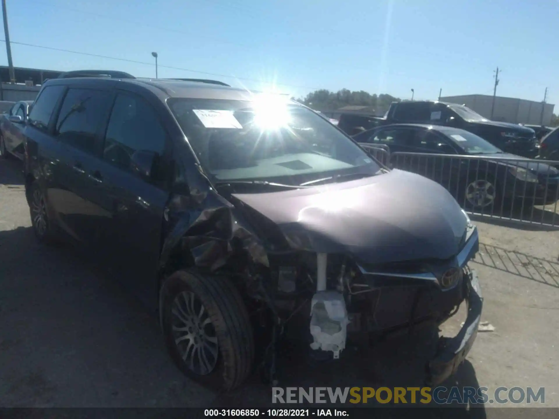 1 Photograph of a damaged car 5TDYZ3DC5KS998757 TOYOTA SIENNA 2019