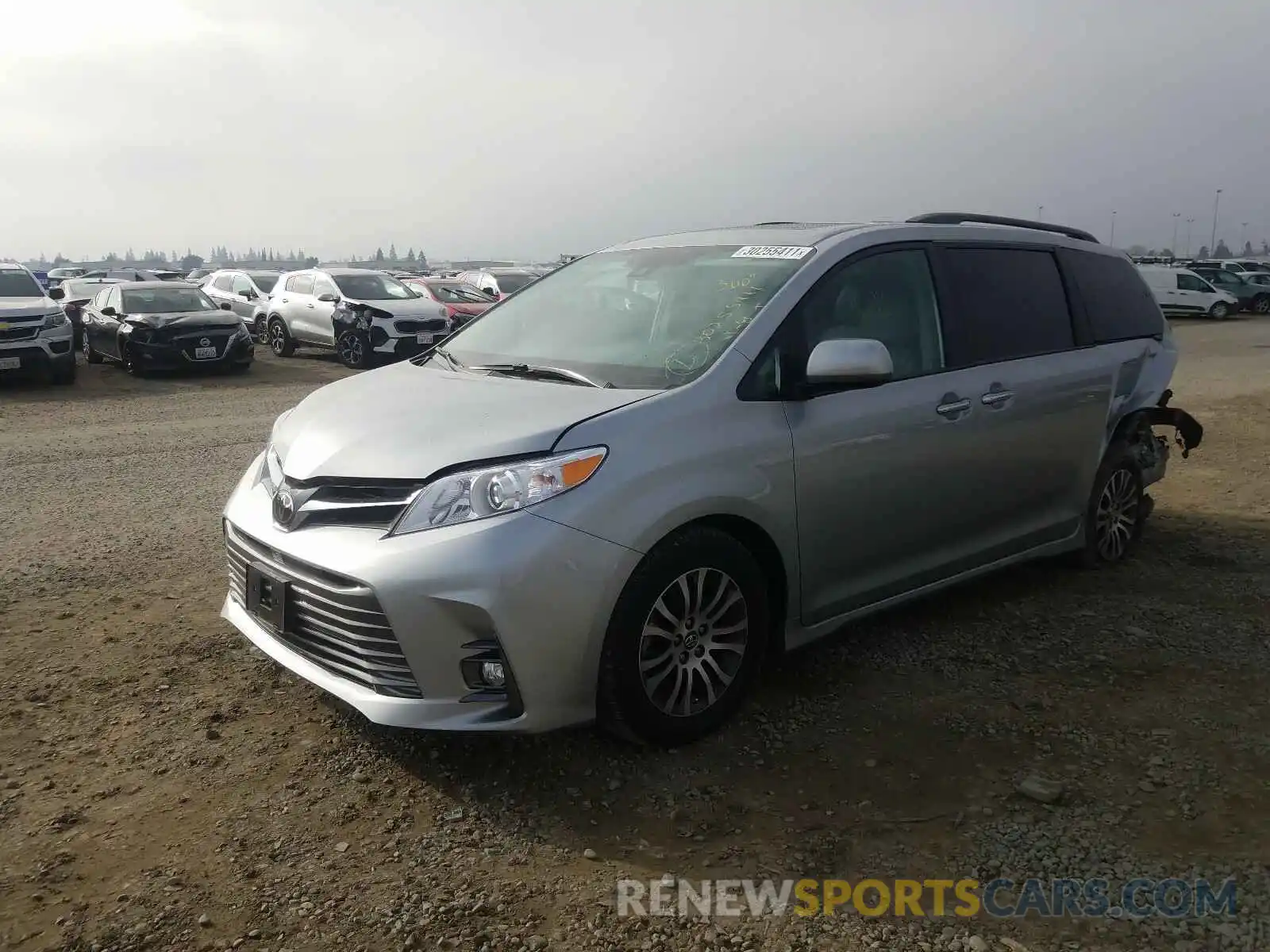 2 Фотография поврежденного автомобиля 5TDYZ3DC6KS002026 TOYOTA SIENNA 2019