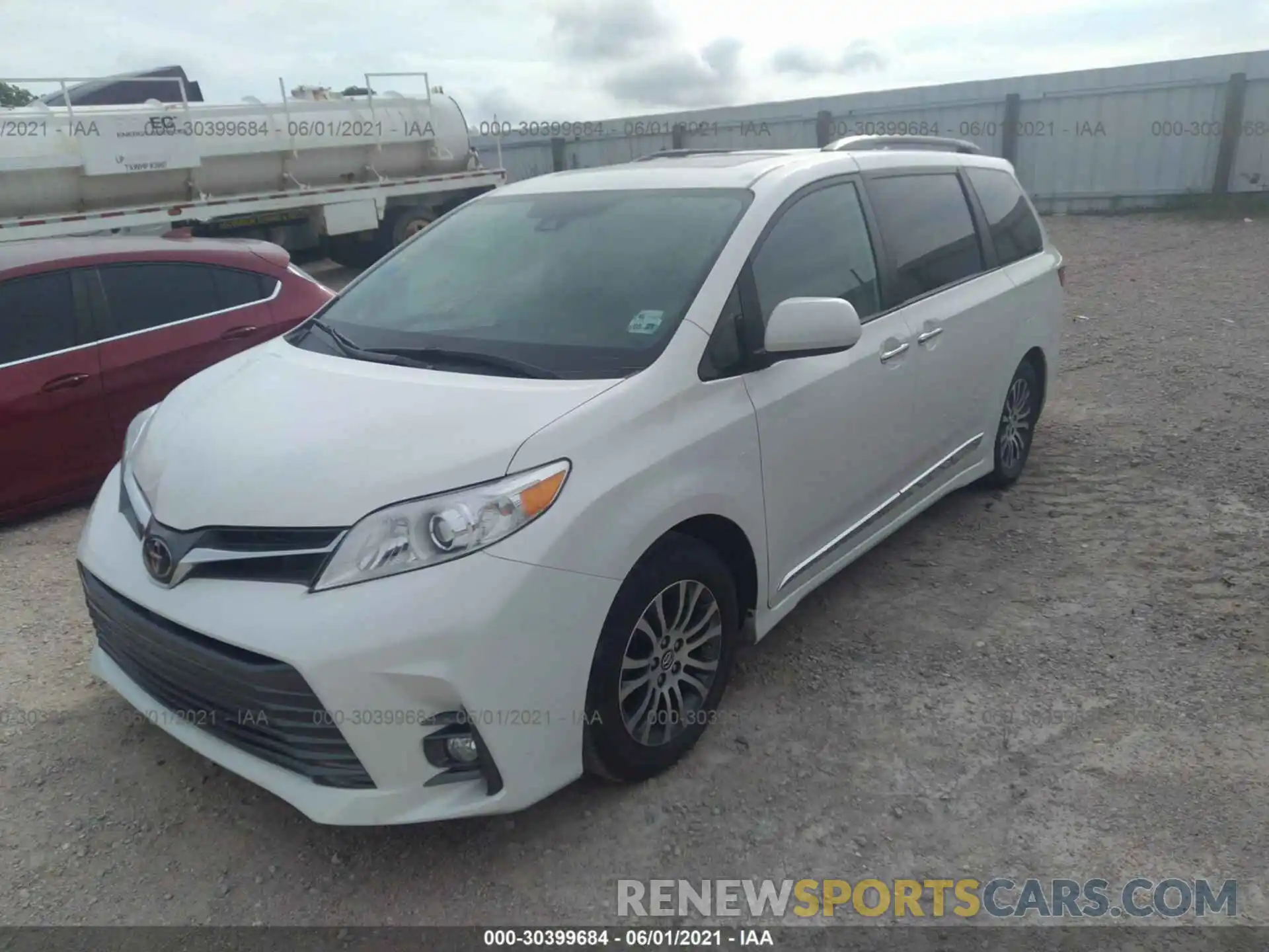 2 Фотография поврежденного автомобиля 5TDYZ3DC6KS003855 TOYOTA SIENNA 2019