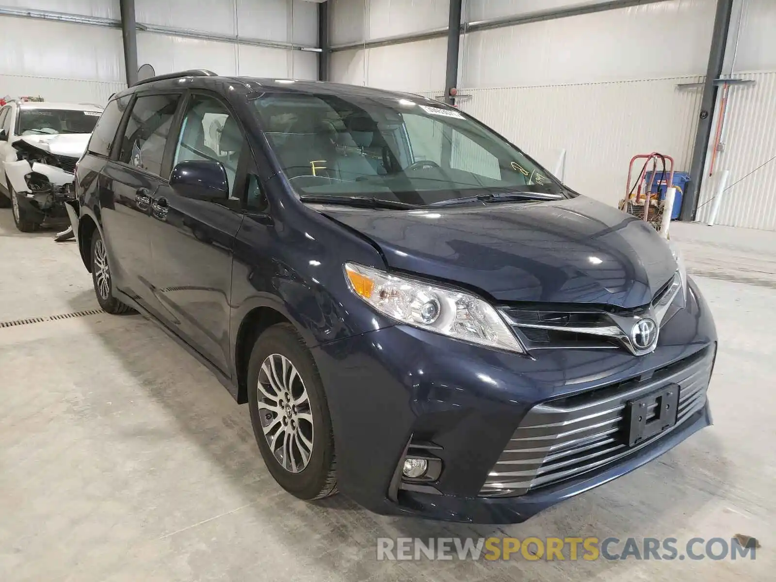 1 Фотография поврежденного автомобиля 5TDYZ3DC6KS006349 TOYOTA SIENNA 2019