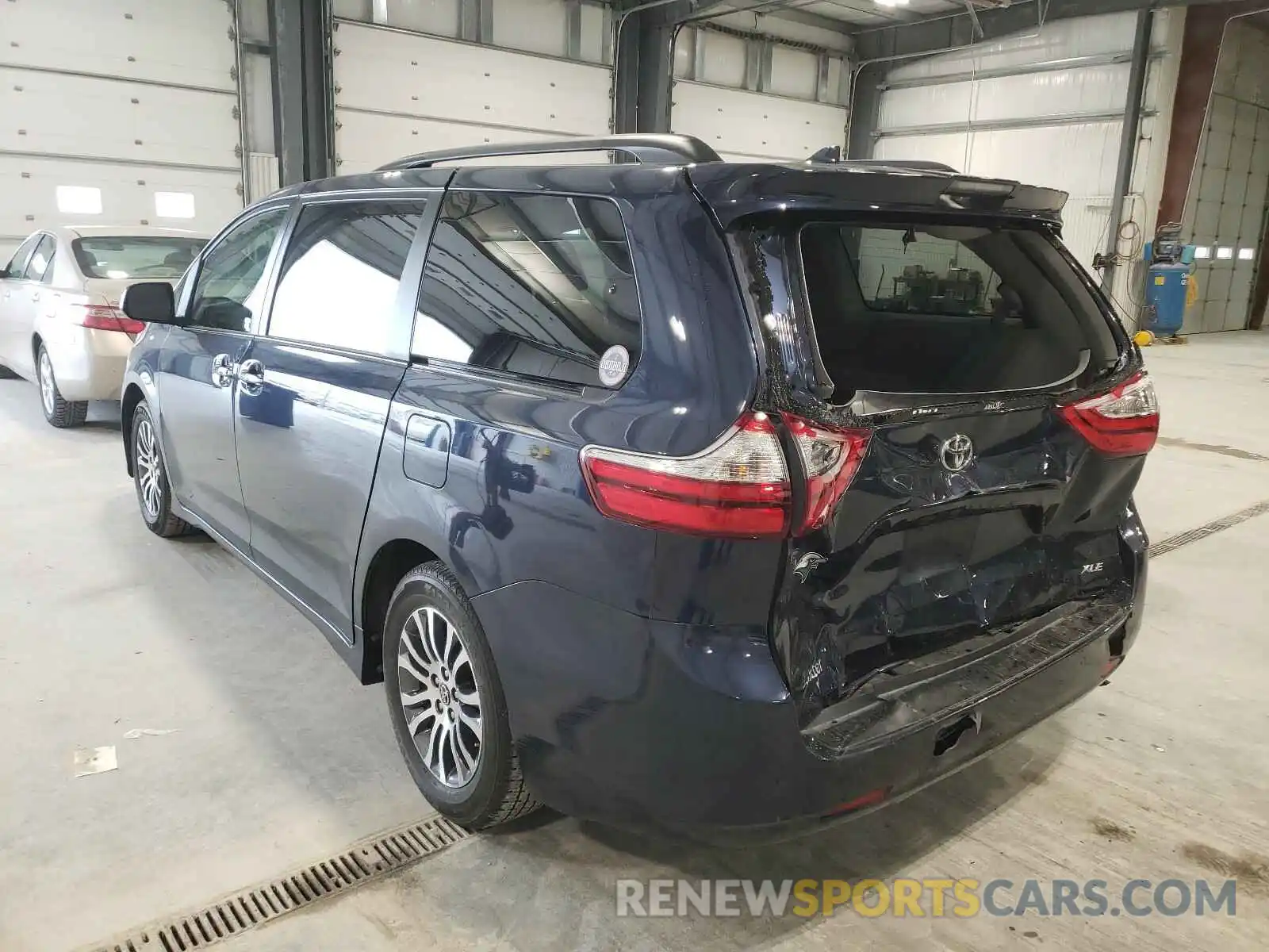 3 Photograph of a damaged car 5TDYZ3DC6KS006349 TOYOTA SIENNA 2019