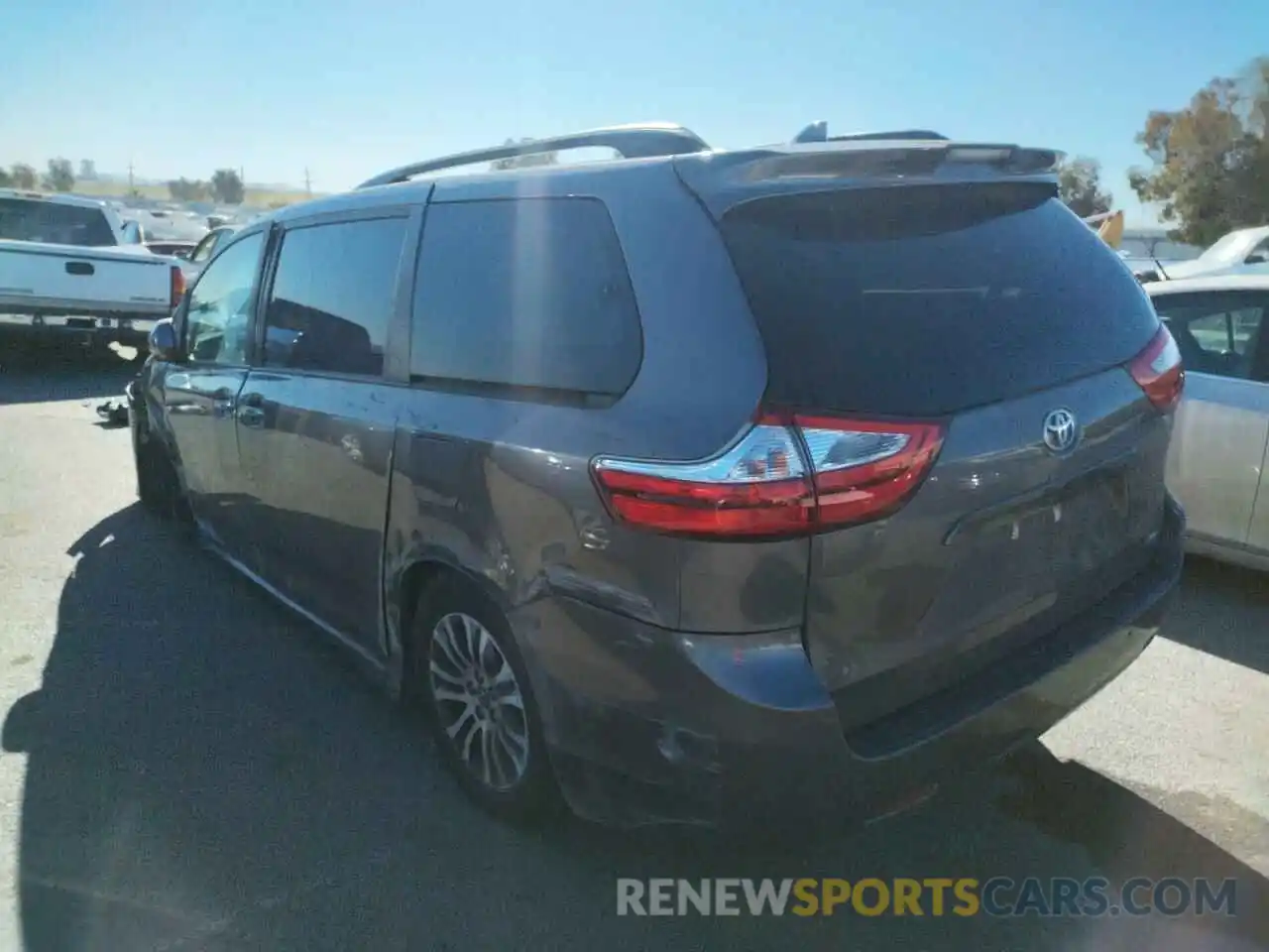 3 Photograph of a damaged car 5TDYZ3DC6KS007226 TOYOTA SIENNA 2019