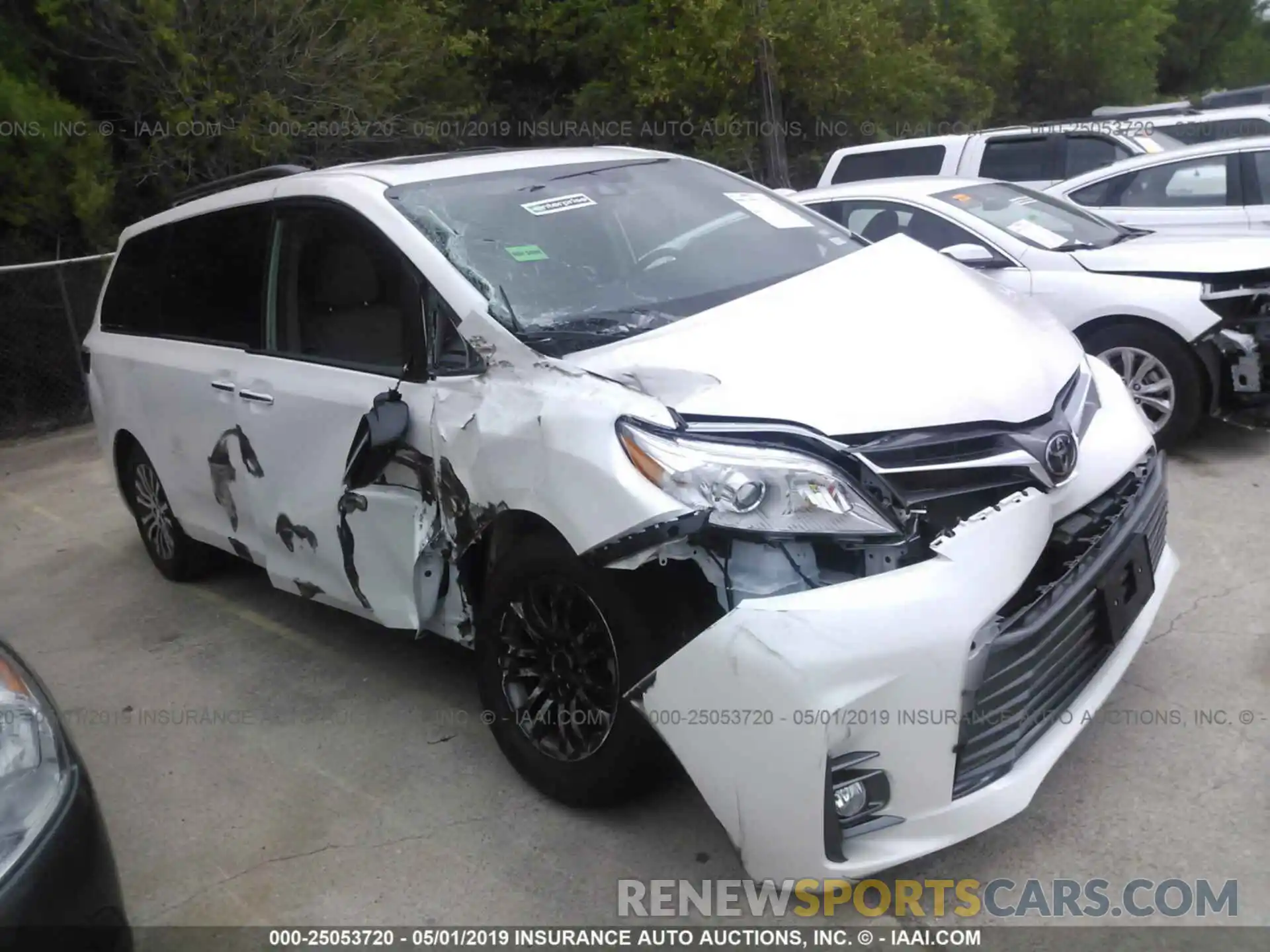 1 Photograph of a damaged car 5TDYZ3DC6KS012118 TOYOTA SIENNA 2019