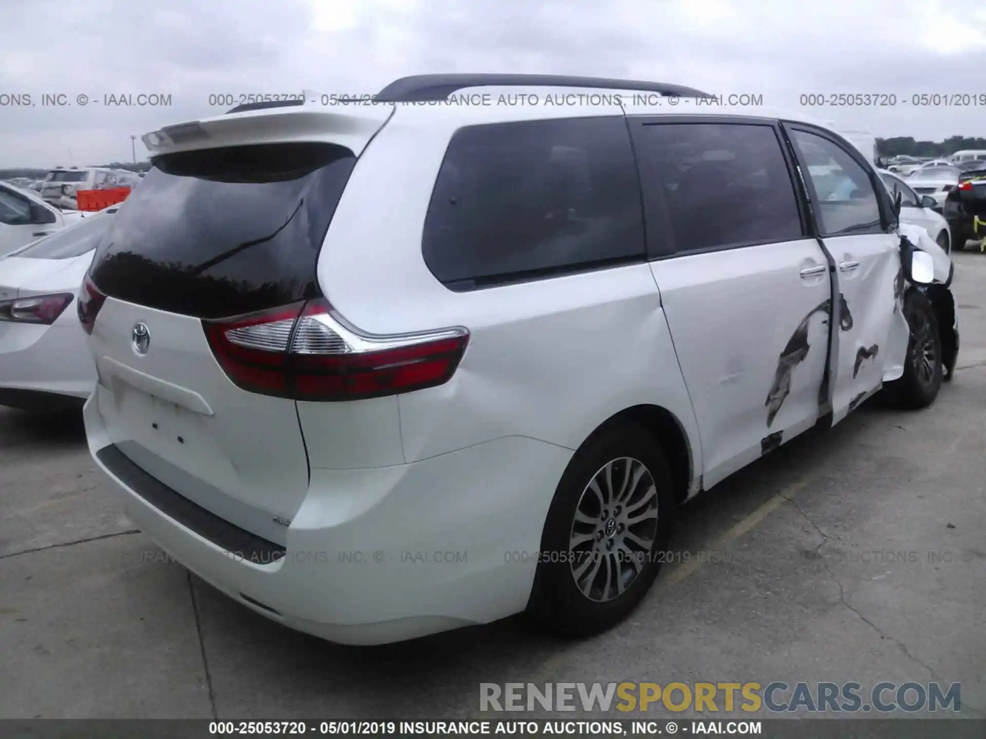 4 Photograph of a damaged car 5TDYZ3DC6KS012118 TOYOTA SIENNA 2019