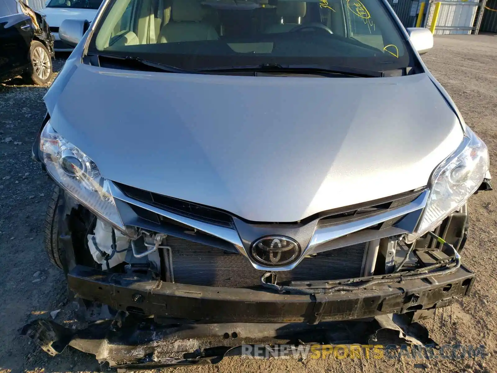 9 Photograph of a damaged car 5TDYZ3DC6KS013320 TOYOTA SIENNA 2019