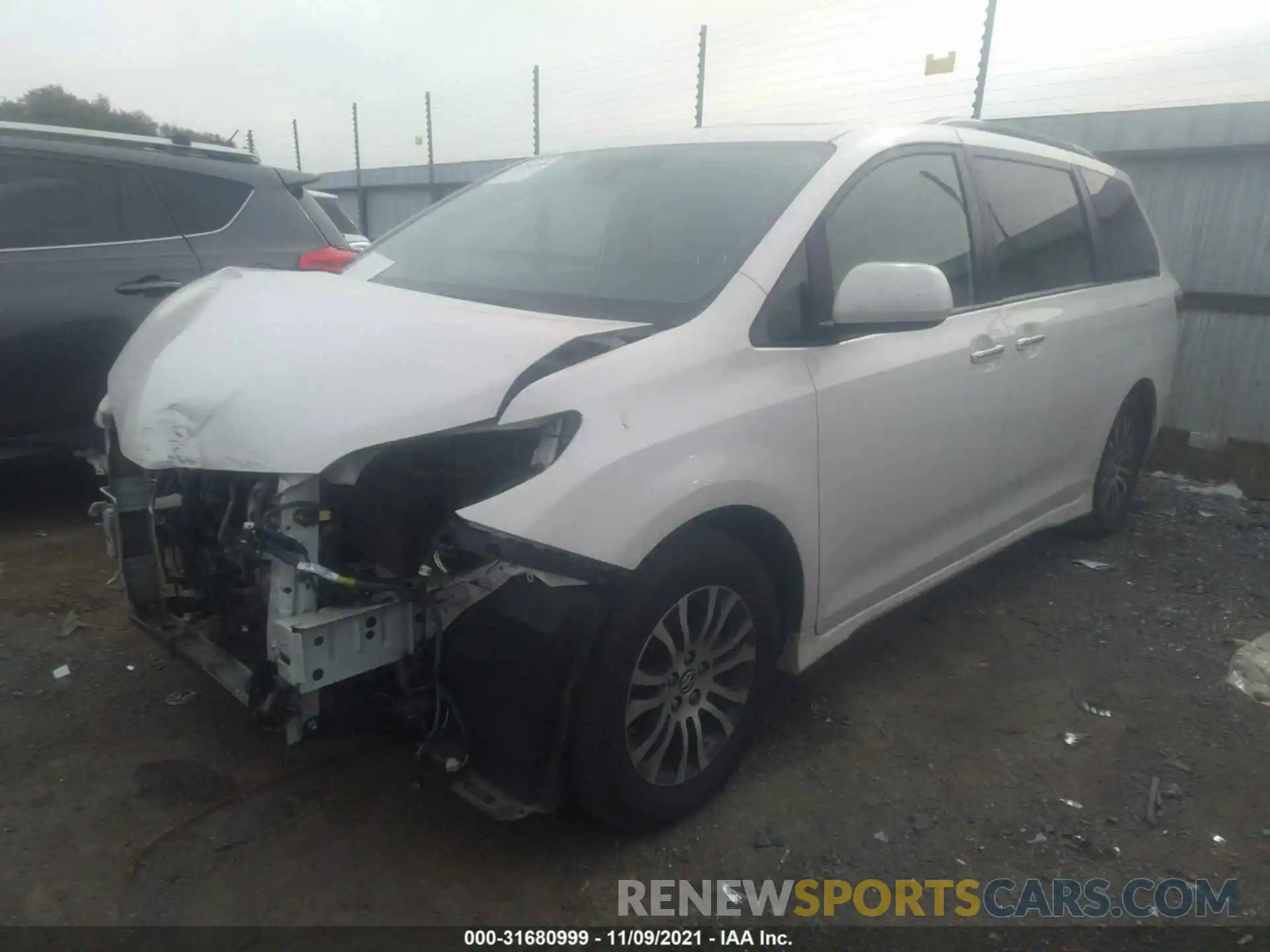 2 Фотография поврежденного автомобиля 5TDYZ3DC6KS013544 TOYOTA SIENNA 2019