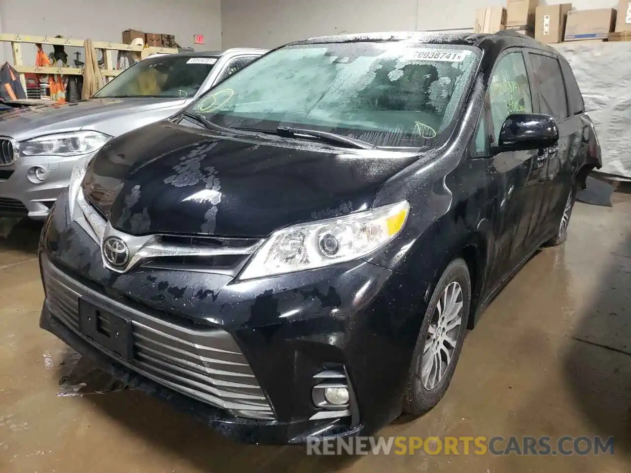 2 Photograph of a damaged car 5TDYZ3DC6KS016430 TOYOTA SIENNA 2019