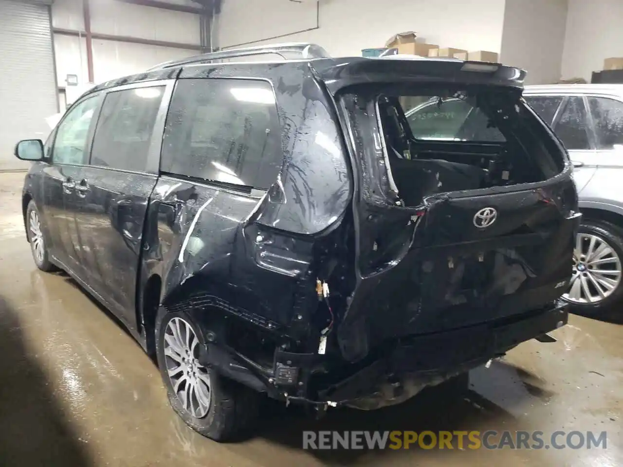 3 Photograph of a damaged car 5TDYZ3DC6KS016430 TOYOTA SIENNA 2019