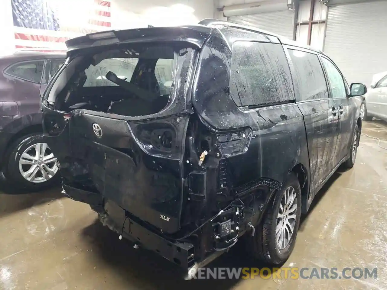 4 Photograph of a damaged car 5TDYZ3DC6KS016430 TOYOTA SIENNA 2019