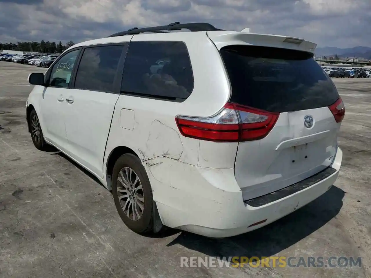 3 Photograph of a damaged car 5TDYZ3DC6KS017853 TOYOTA SIENNA 2019