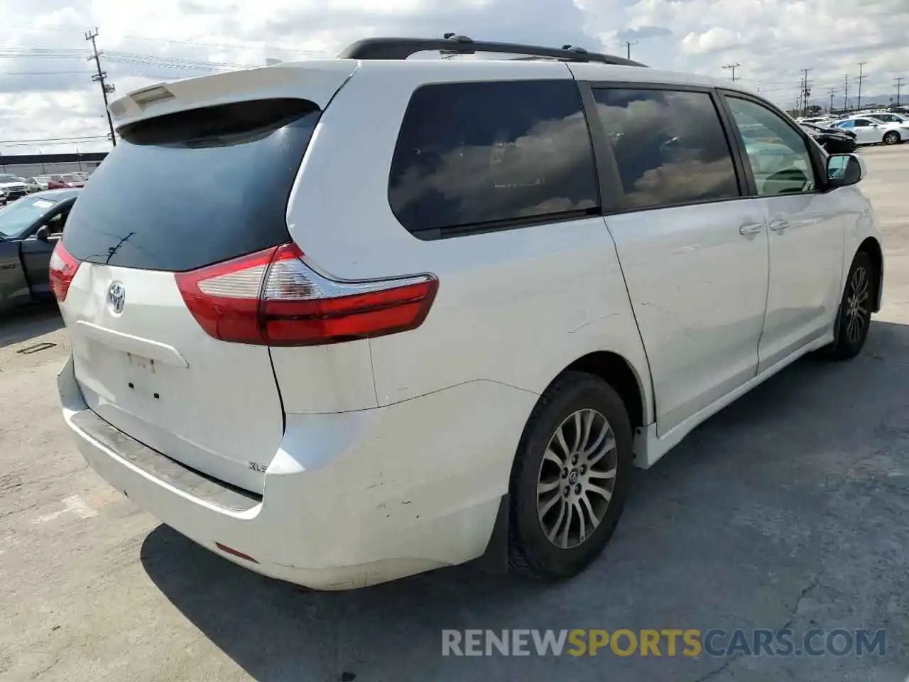 4 Photograph of a damaged car 5TDYZ3DC6KS017853 TOYOTA SIENNA 2019