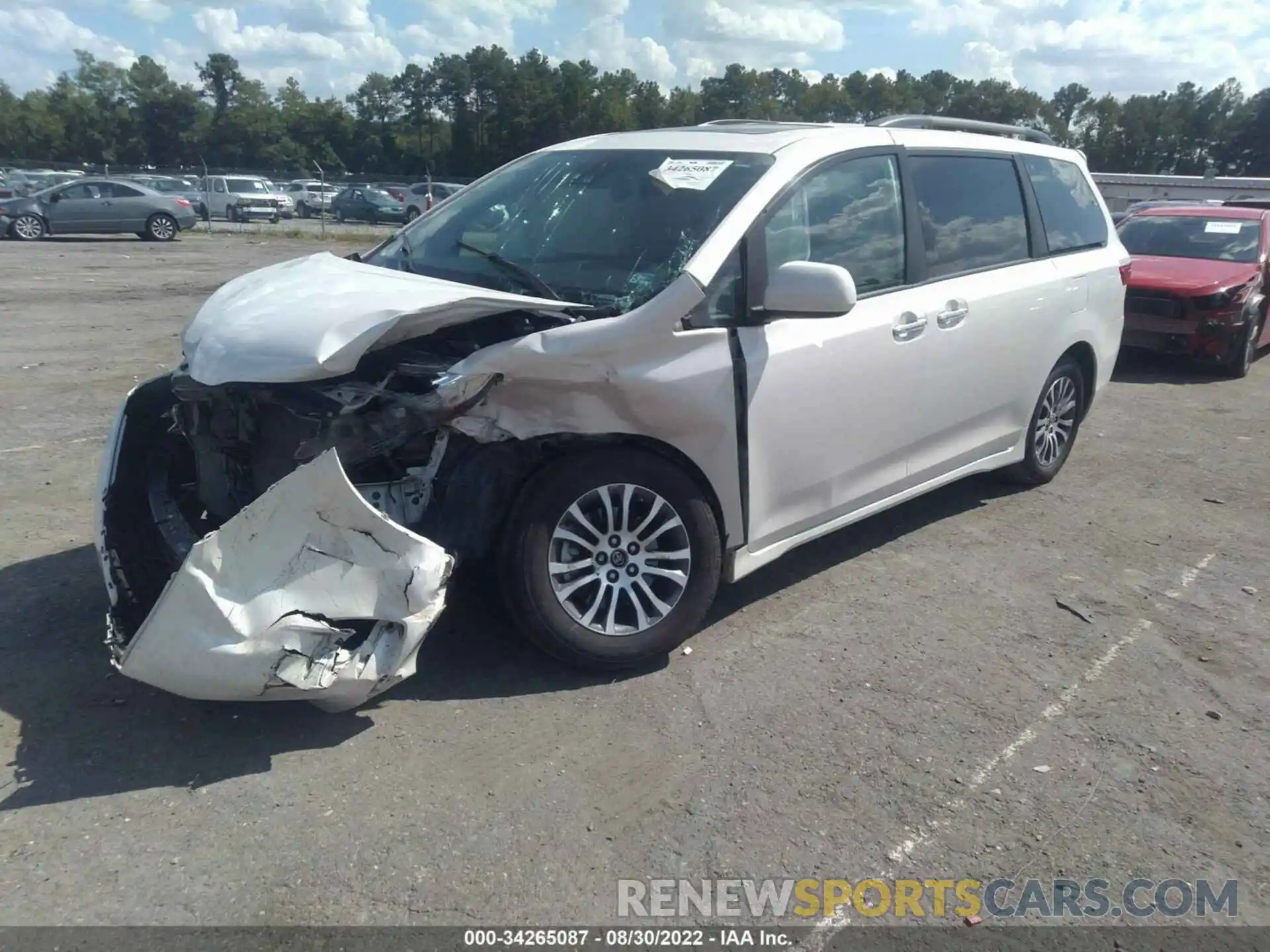 2 Photograph of a damaged car 5TDYZ3DC6KS020199 TOYOTA SIENNA 2019