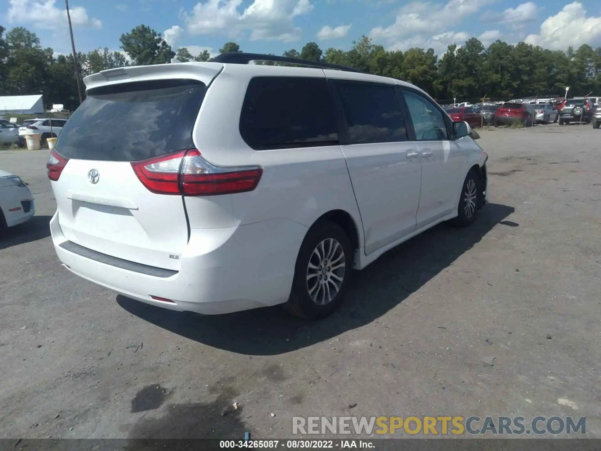 4 Photograph of a damaged car 5TDYZ3DC6KS020199 TOYOTA SIENNA 2019