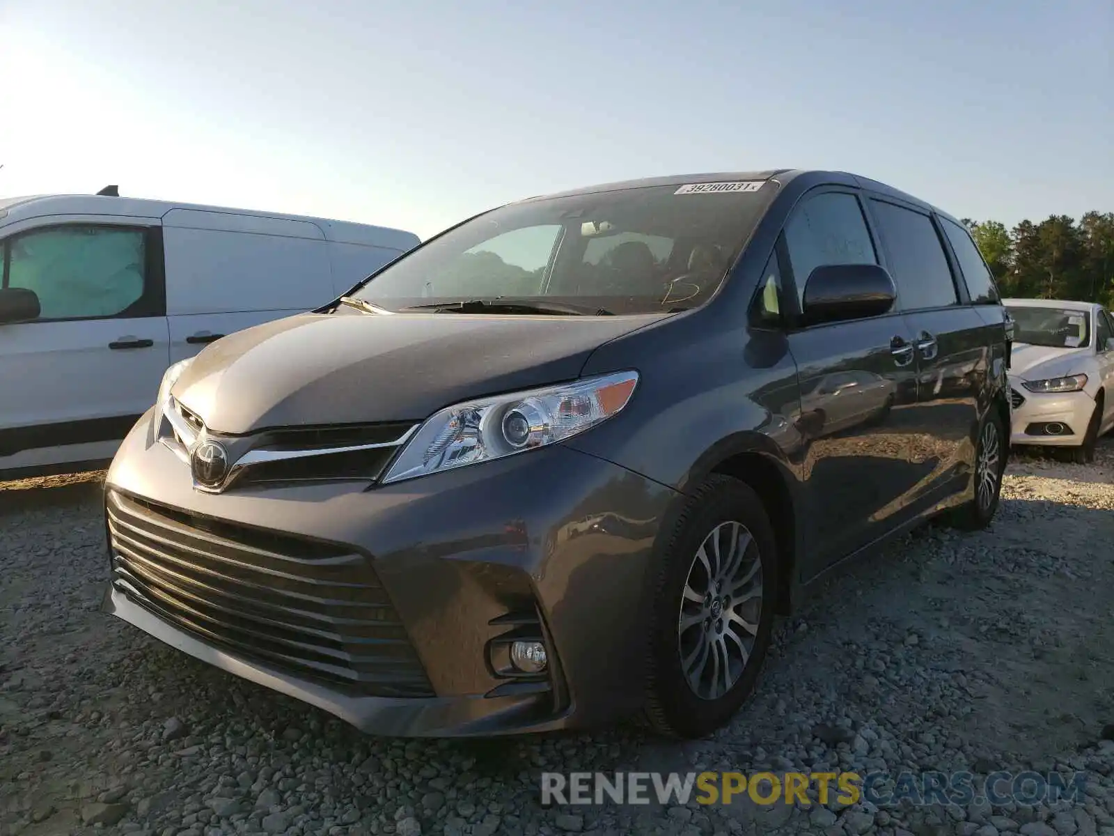 2 Photograph of a damaged car 5TDYZ3DC6KS966299 TOYOTA SIENNA 2019