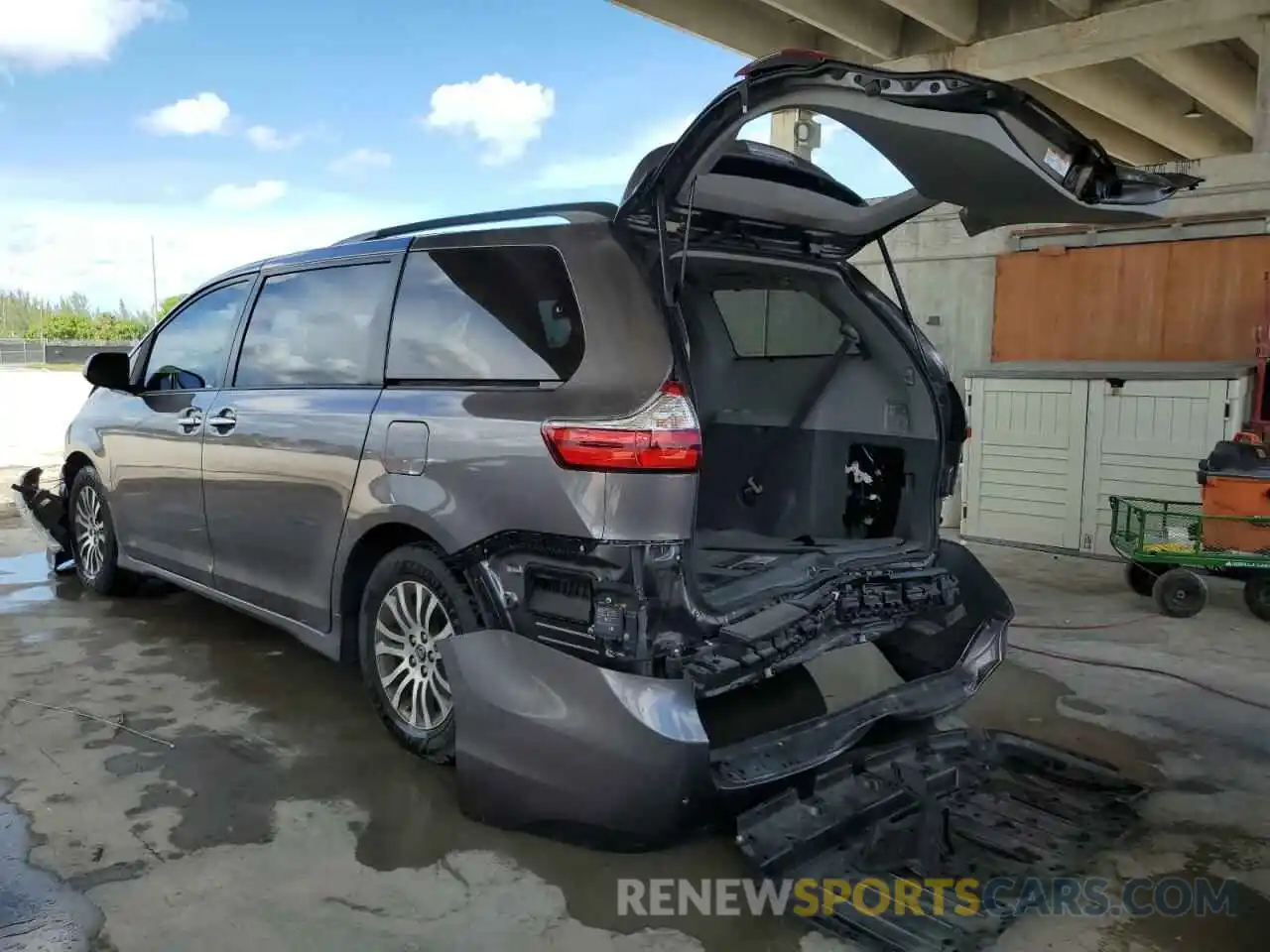 3 Photograph of a damaged car 5TDYZ3DC6KS972023 TOYOTA SIENNA 2019