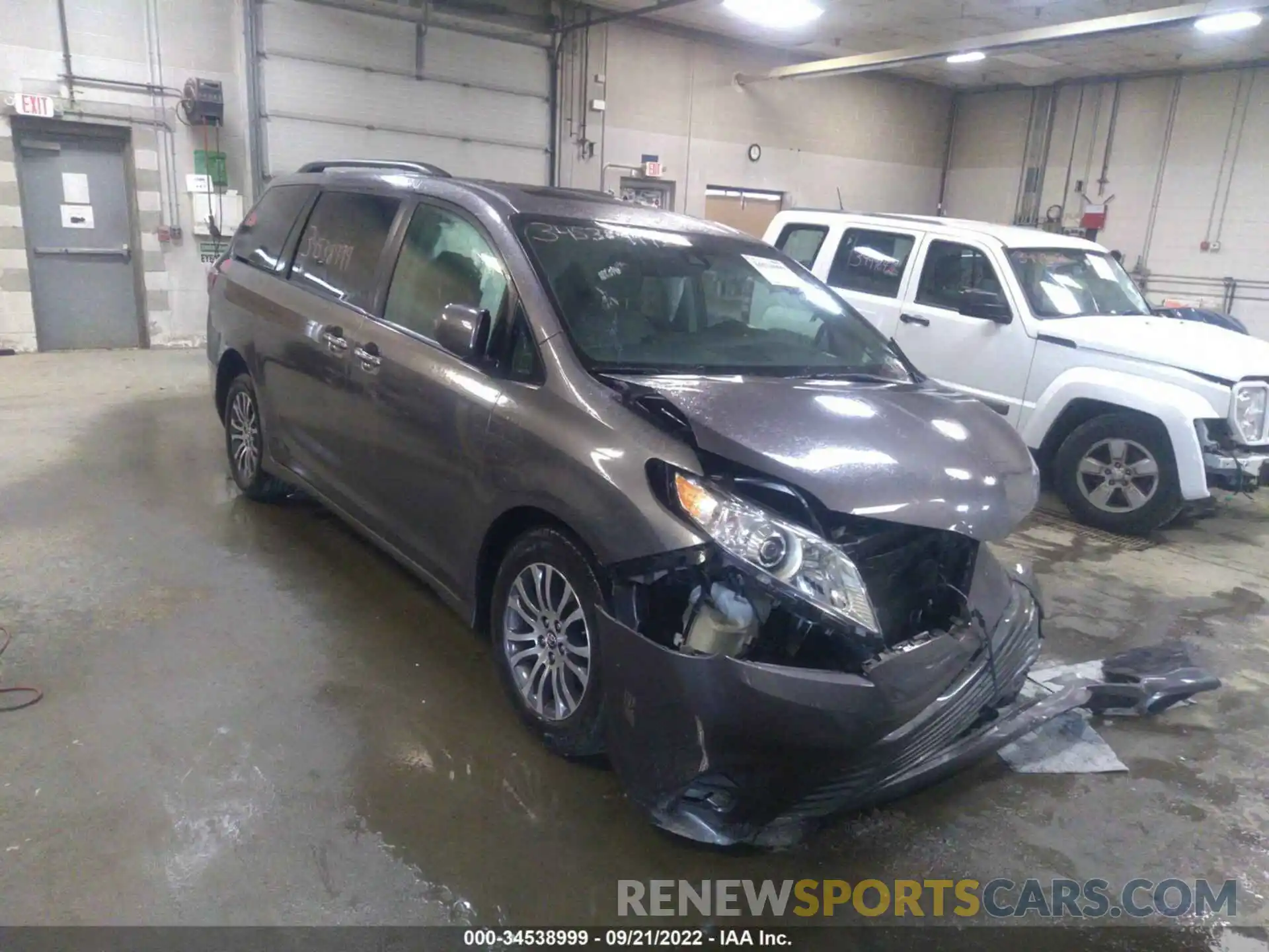 1 Photograph of a damaged car 5TDYZ3DC6KS972586 TOYOTA SIENNA 2019