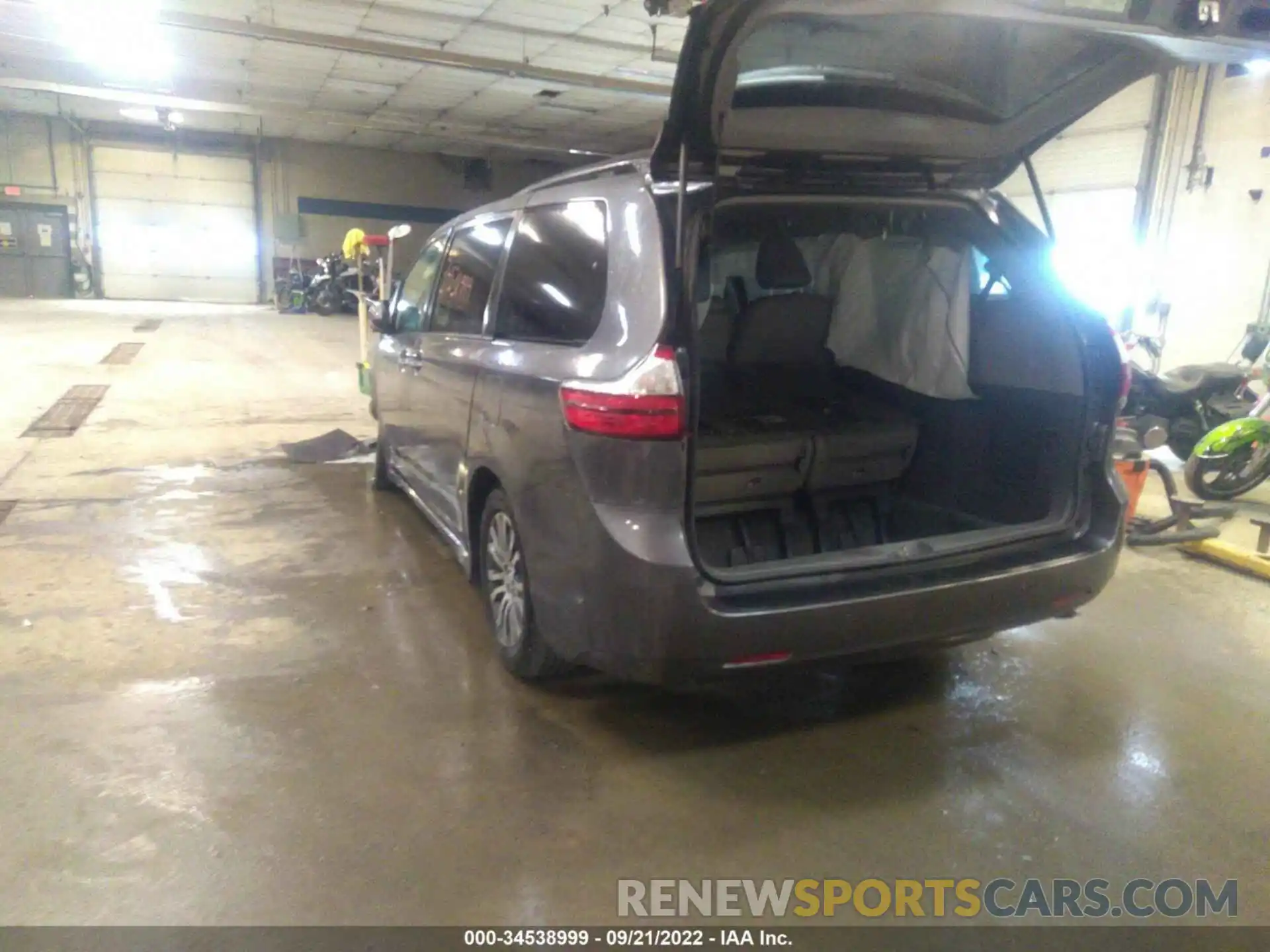 3 Photograph of a damaged car 5TDYZ3DC6KS972586 TOYOTA SIENNA 2019