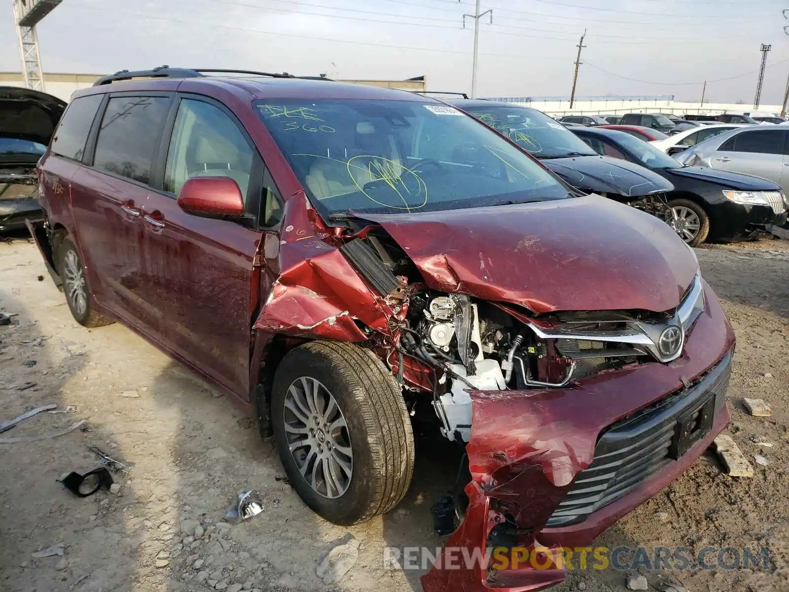 1 Фотография поврежденного автомобиля 5TDYZ3DC6KS974869 TOYOTA SIENNA 2019
