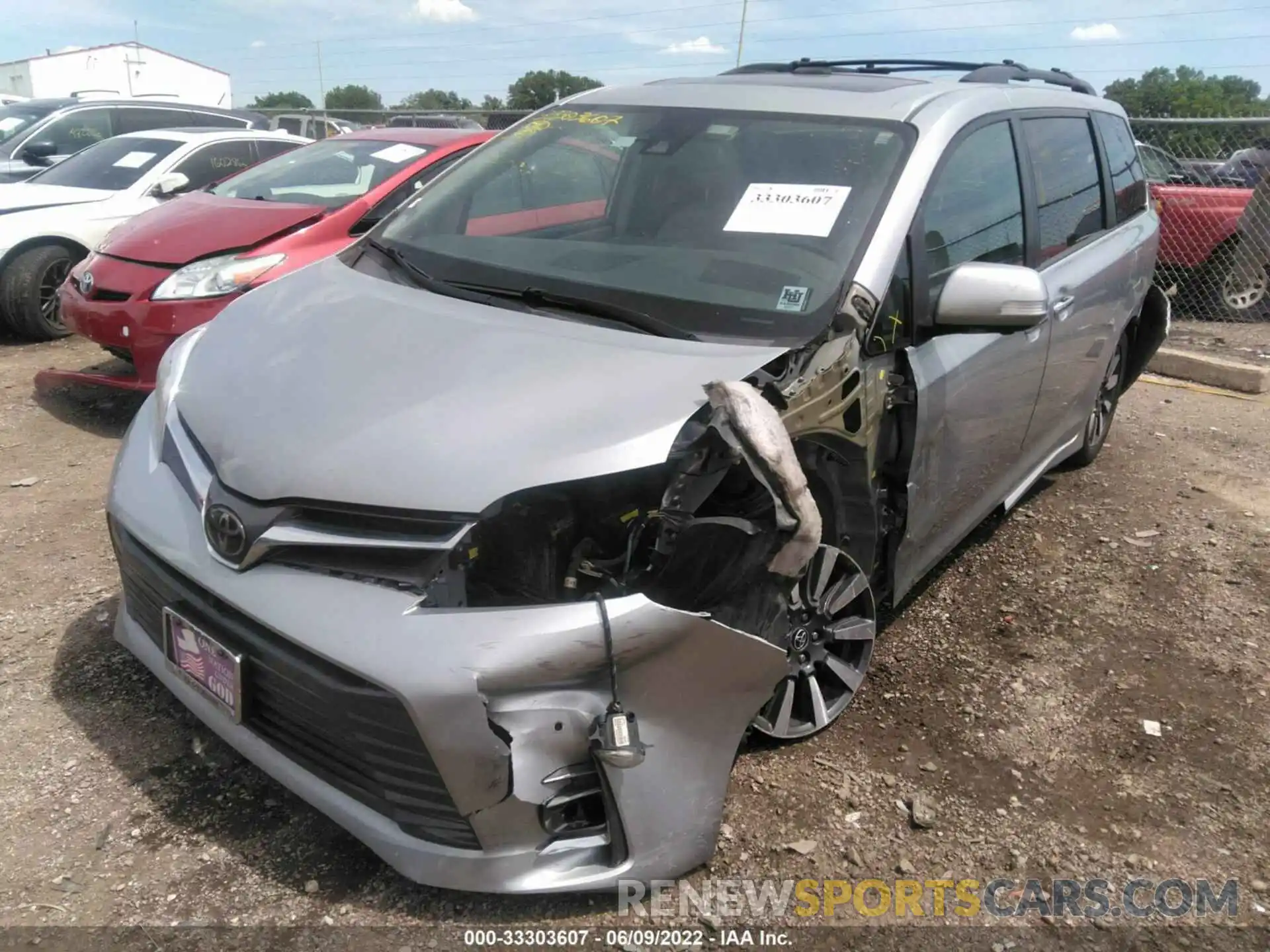 2 Фотография поврежденного автомобиля 5TDYZ3DC6KS975164 TOYOTA SIENNA 2019