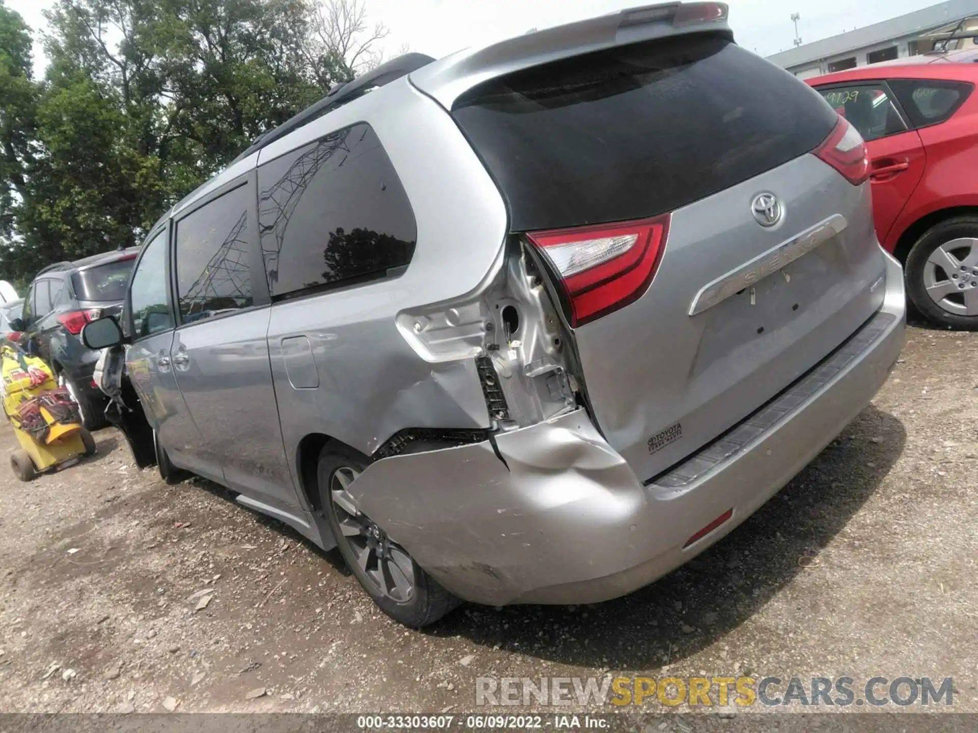 3 Фотография поврежденного автомобиля 5TDYZ3DC6KS975164 TOYOTA SIENNA 2019