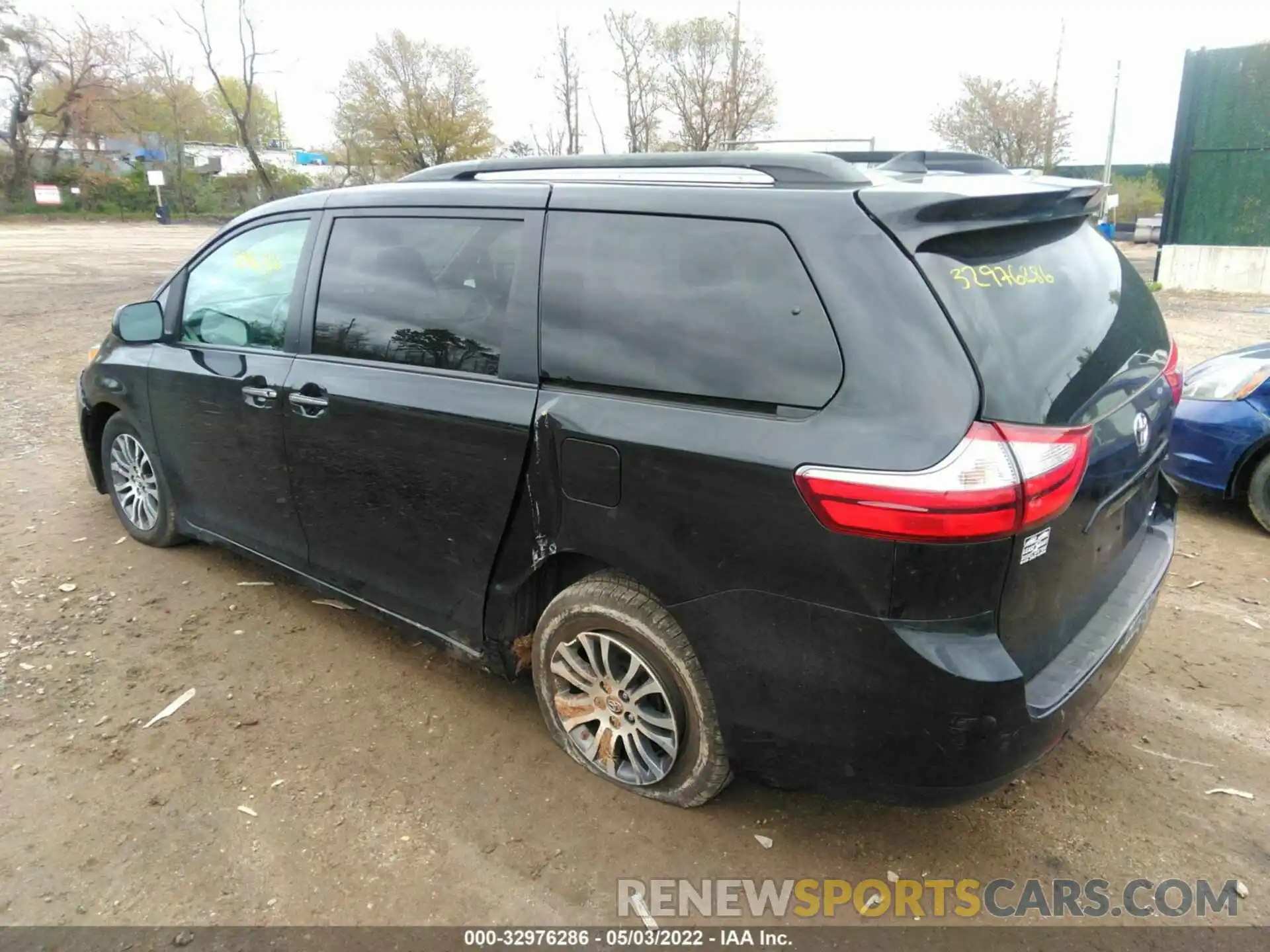 3 Фотография поврежденного автомобиля 5TDYZ3DC6KS978100 TOYOTA SIENNA 2019