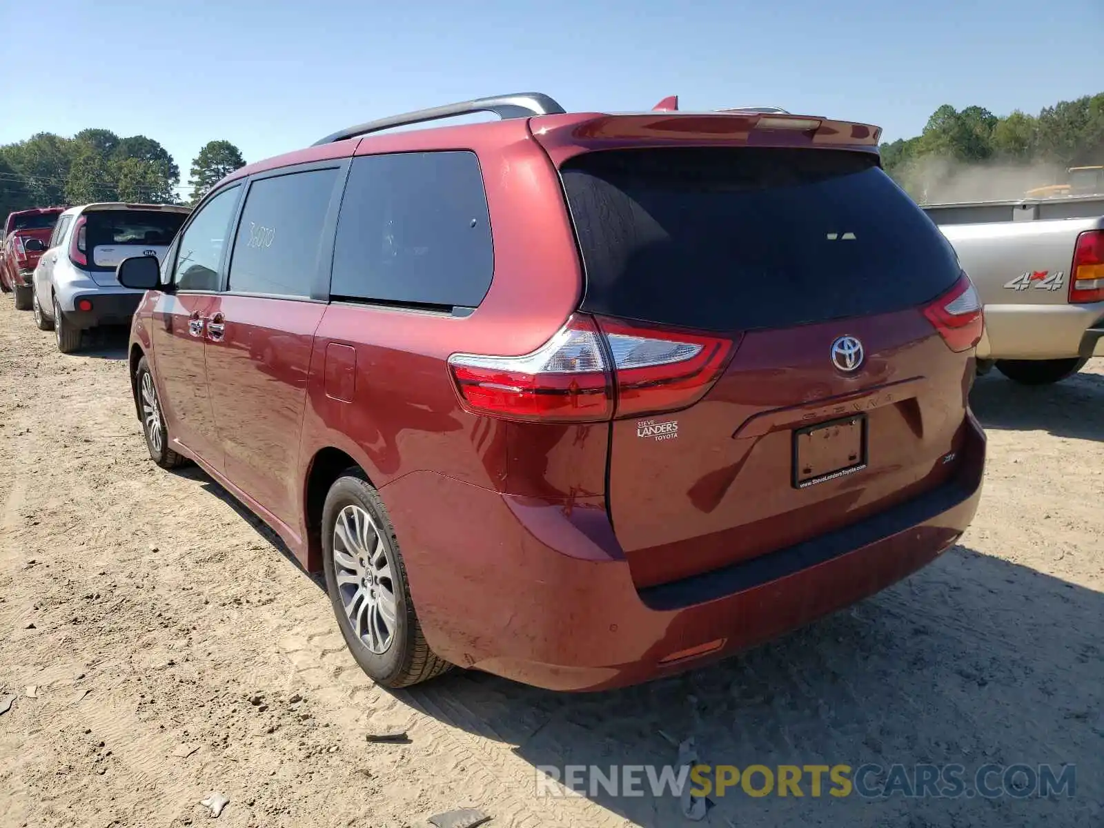 3 Photograph of a damaged car 5TDYZ3DC6KS980350 TOYOTA SIENNA 2019