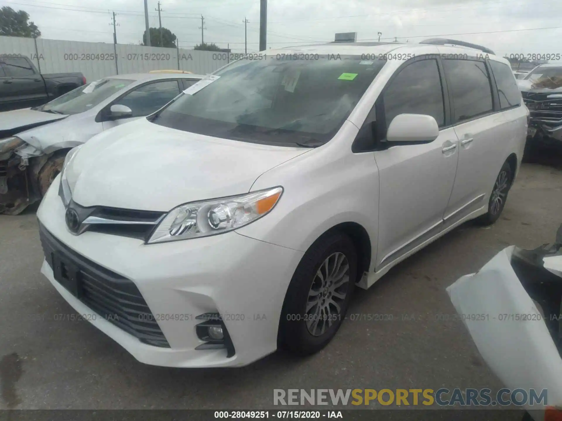 2 Photograph of a damaged car 5TDYZ3DC6KS982650 TOYOTA SIENNA 2019