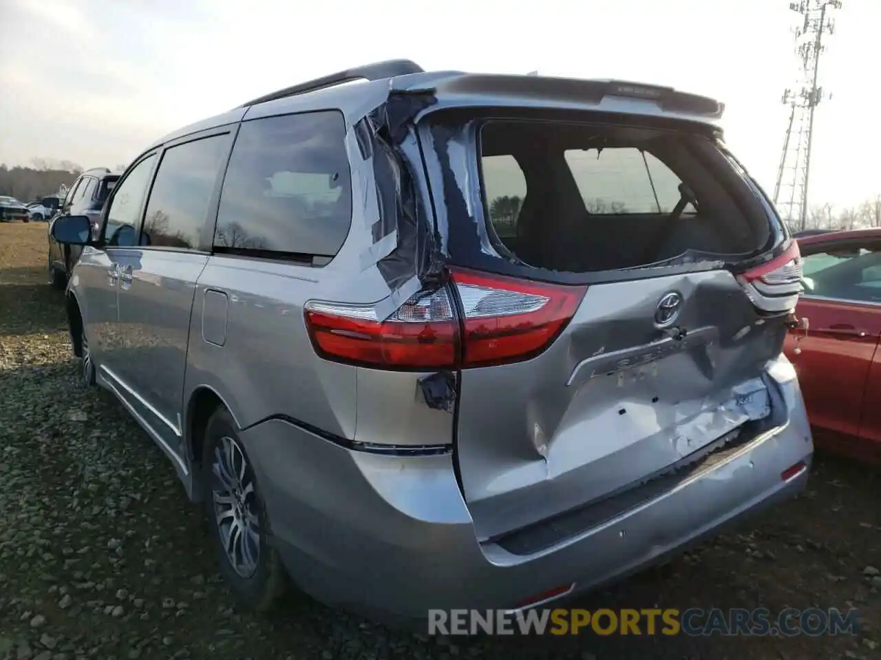 3 Photograph of a damaged car 5TDYZ3DC6KS984530 TOYOTA SIENNA 2019