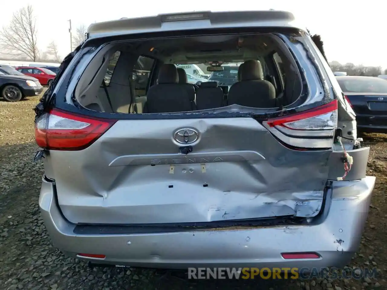 9 Photograph of a damaged car 5TDYZ3DC6KS984530 TOYOTA SIENNA 2019