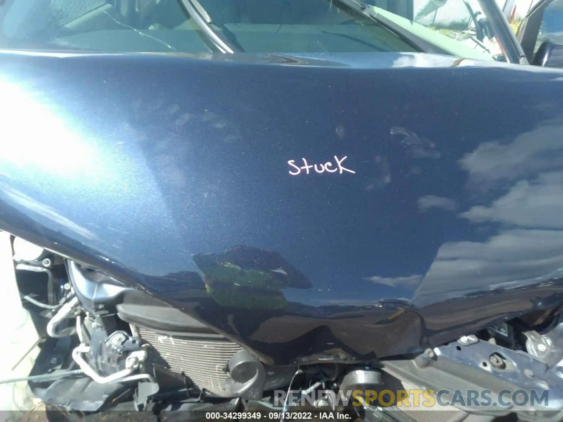 10 Photograph of a damaged car 5TDYZ3DC6KS986746 TOYOTA SIENNA 2019