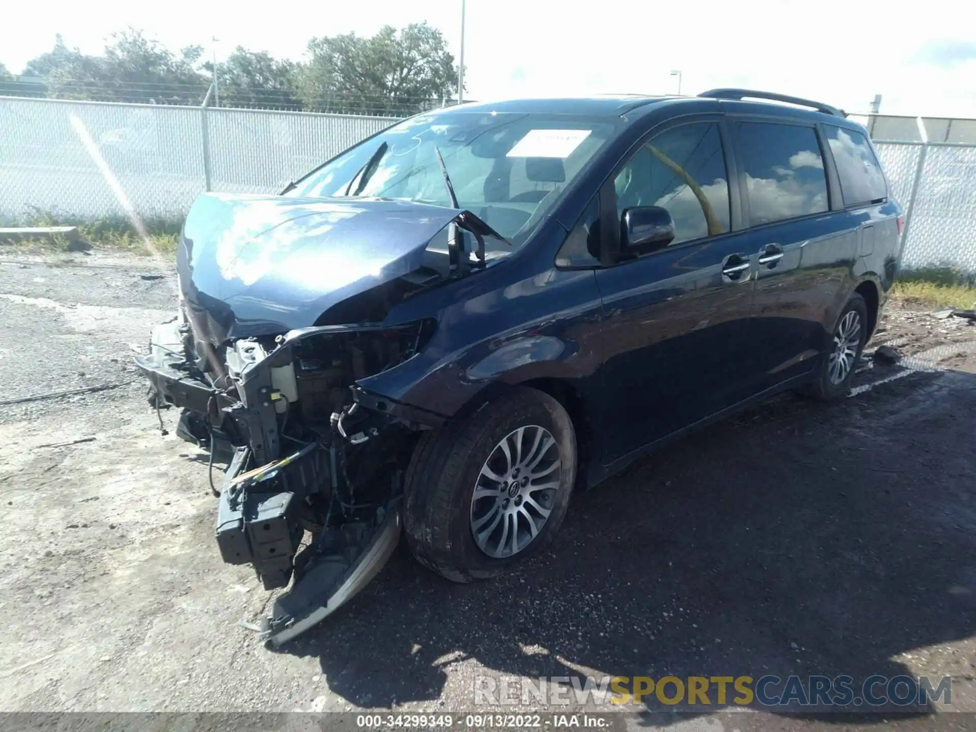 2 Photograph of a damaged car 5TDYZ3DC6KS986746 TOYOTA SIENNA 2019