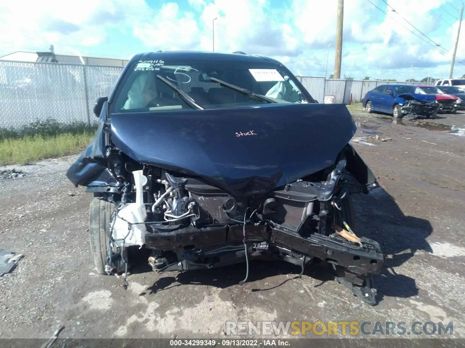 6 Photograph of a damaged car 5TDYZ3DC6KS986746 TOYOTA SIENNA 2019