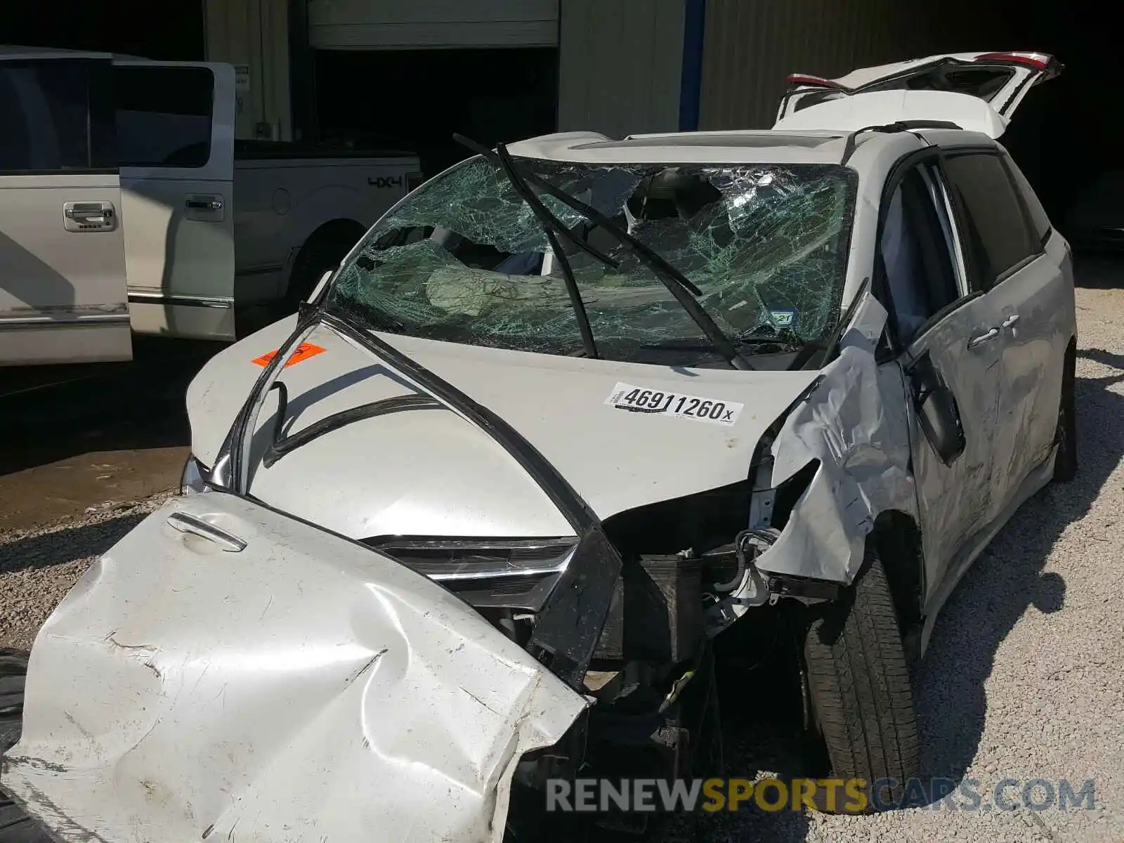 2 Photograph of a damaged car 5TDYZ3DC6KS987234 TOYOTA SIENNA 2019